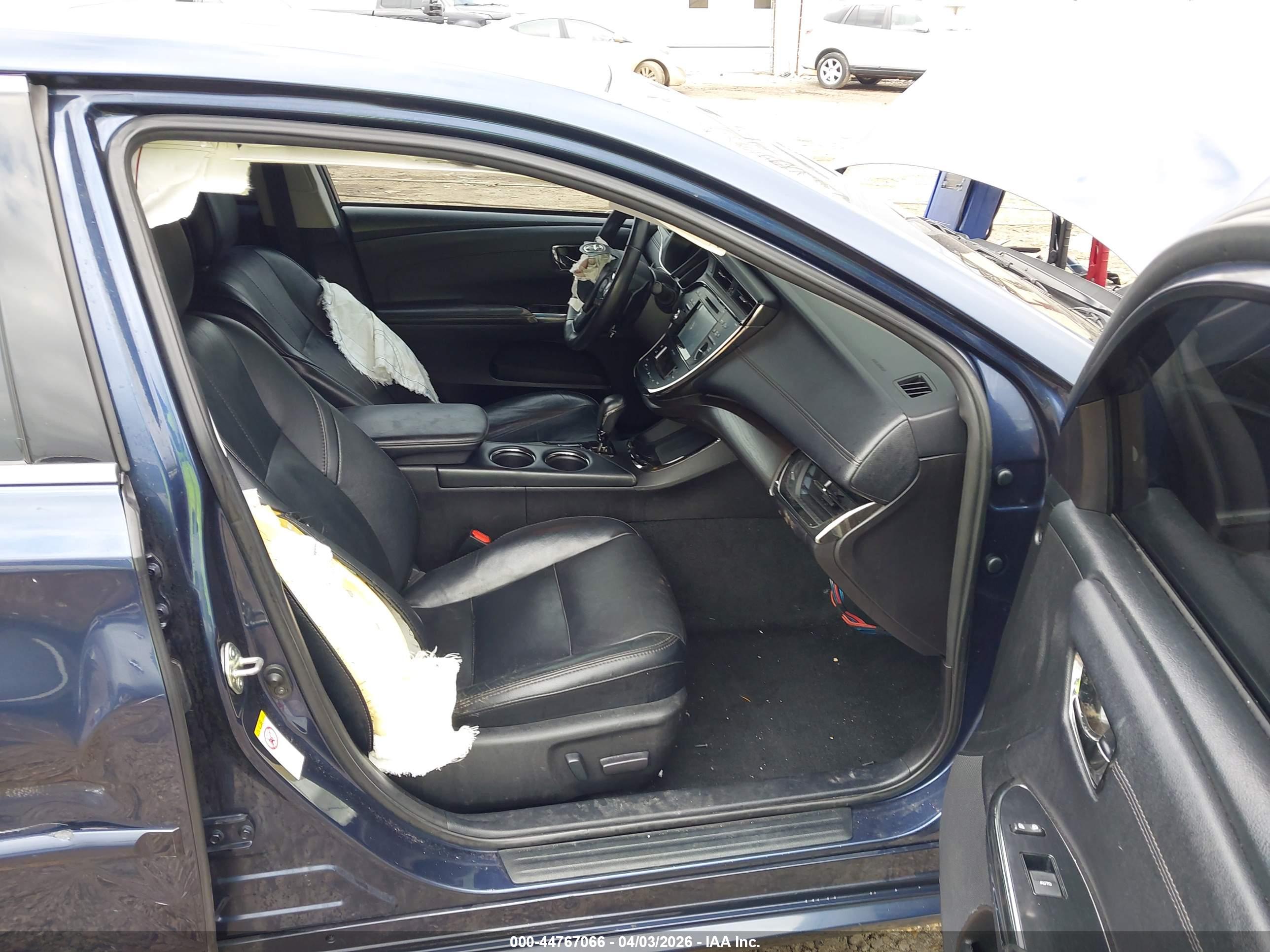 TOYOTA AVALON image 5