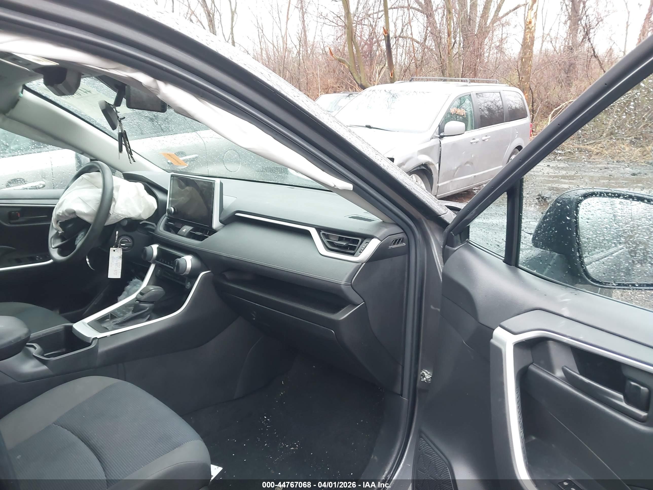 TOYOTA RAV4 image 5