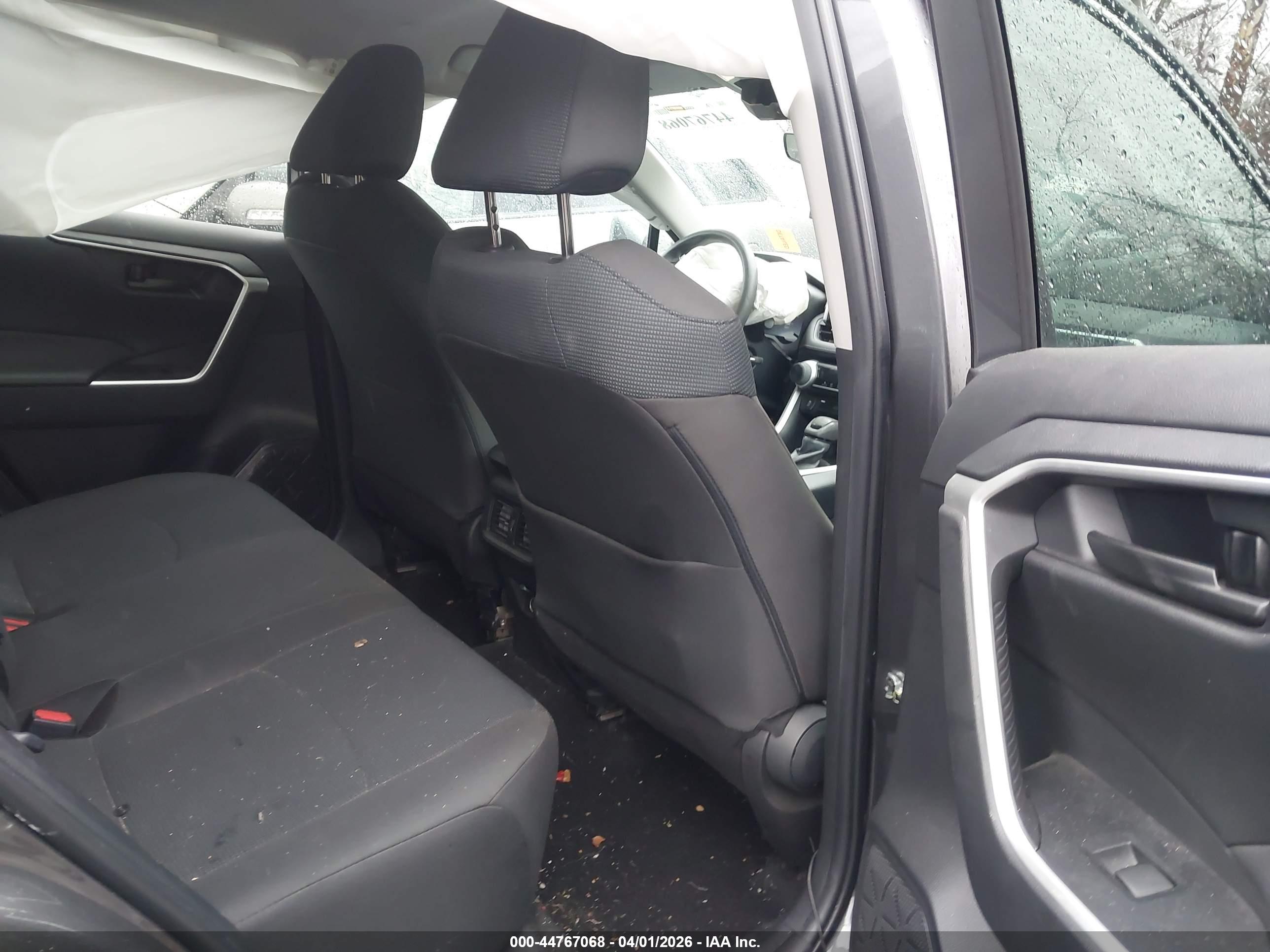 TOYOTA RAV4 image 8