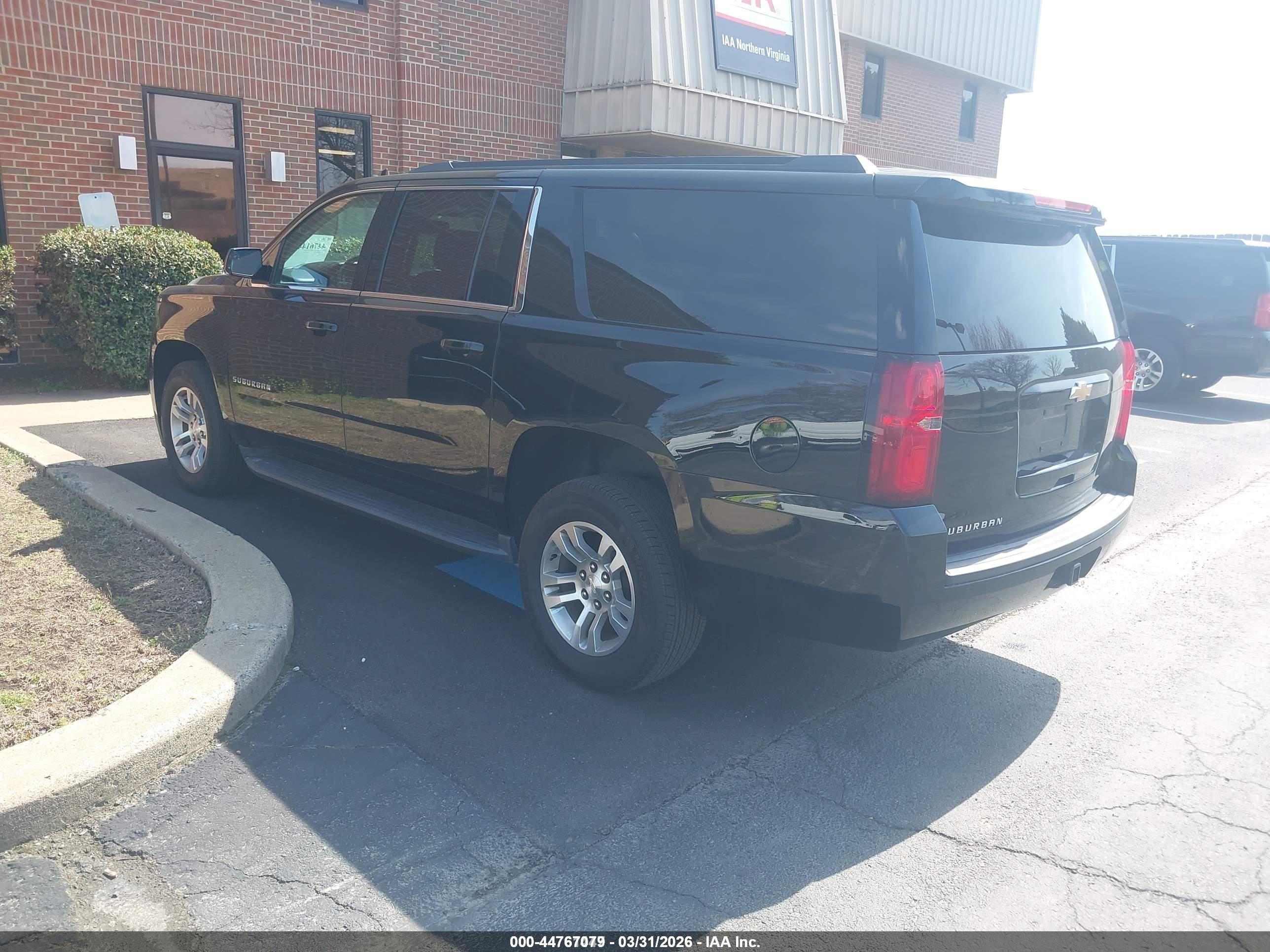 CHEVROLET SUBURBAN image 3