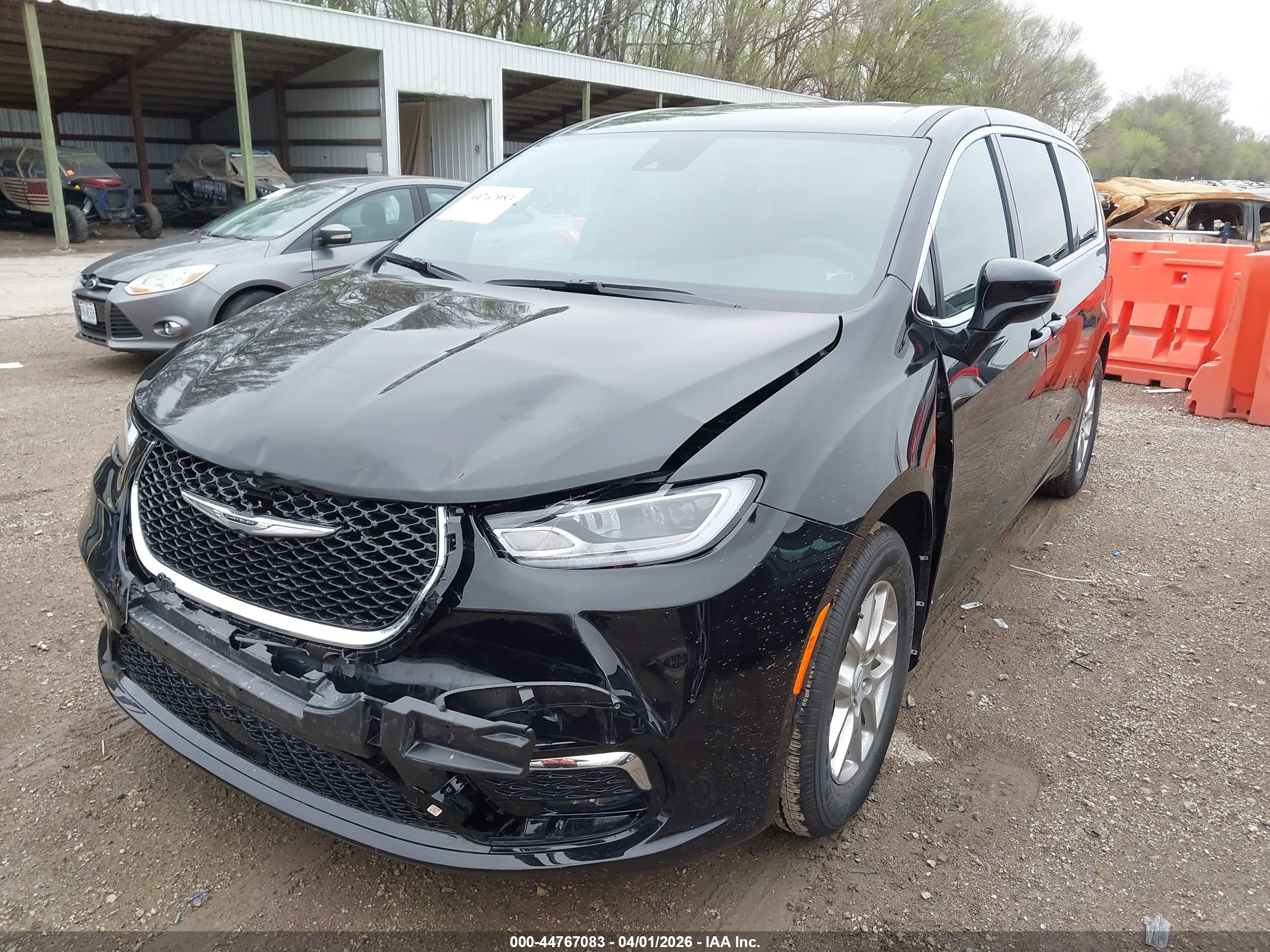 CHRYSLER PACIFICA image 2