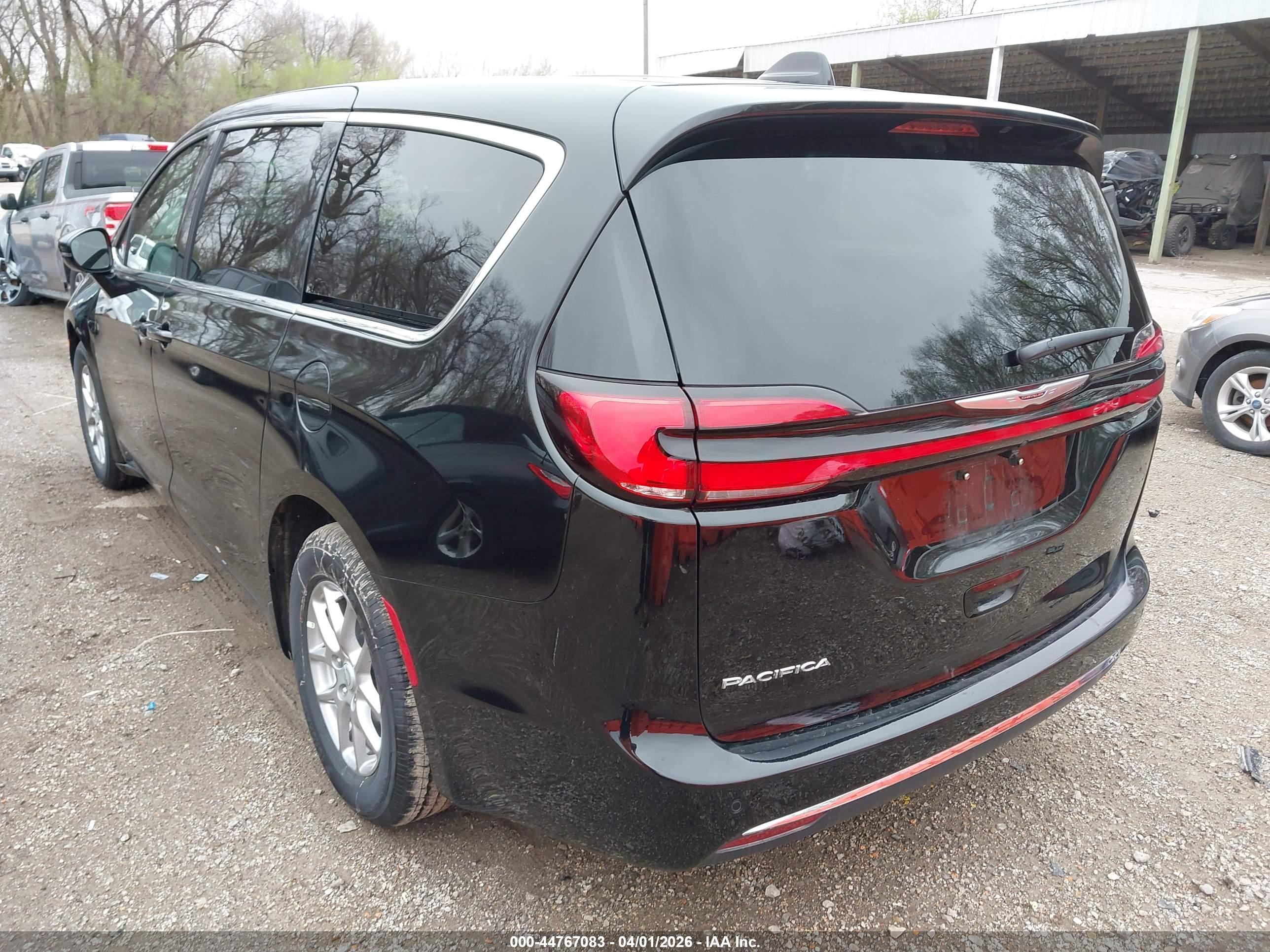 CHRYSLER PACIFICA image 3