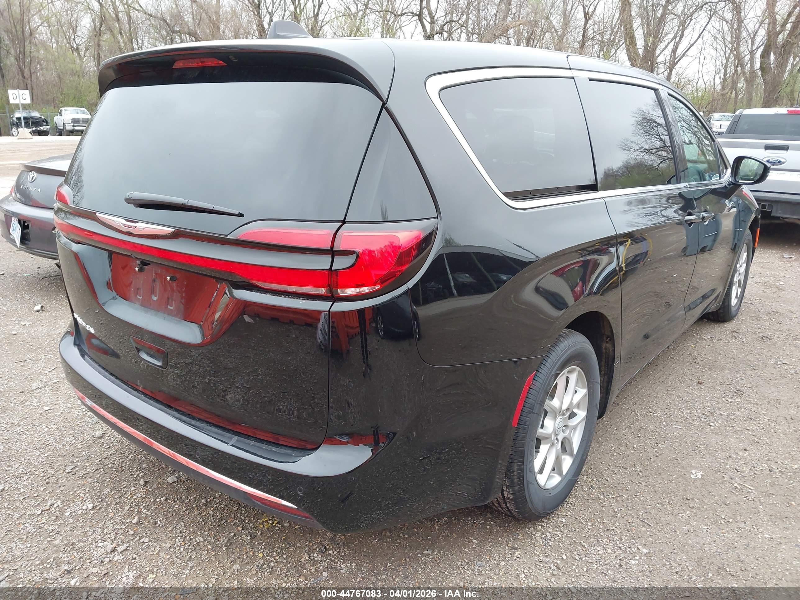 CHRYSLER PACIFICA image 4