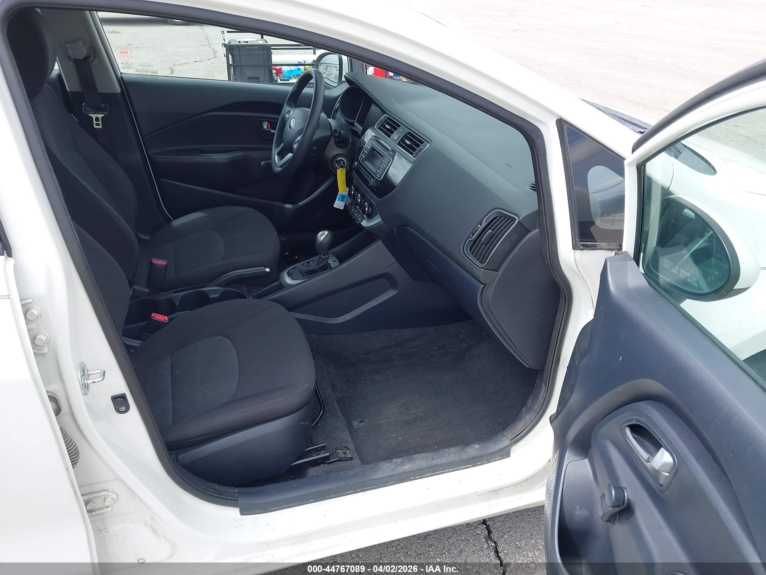 KIA RIO image 5