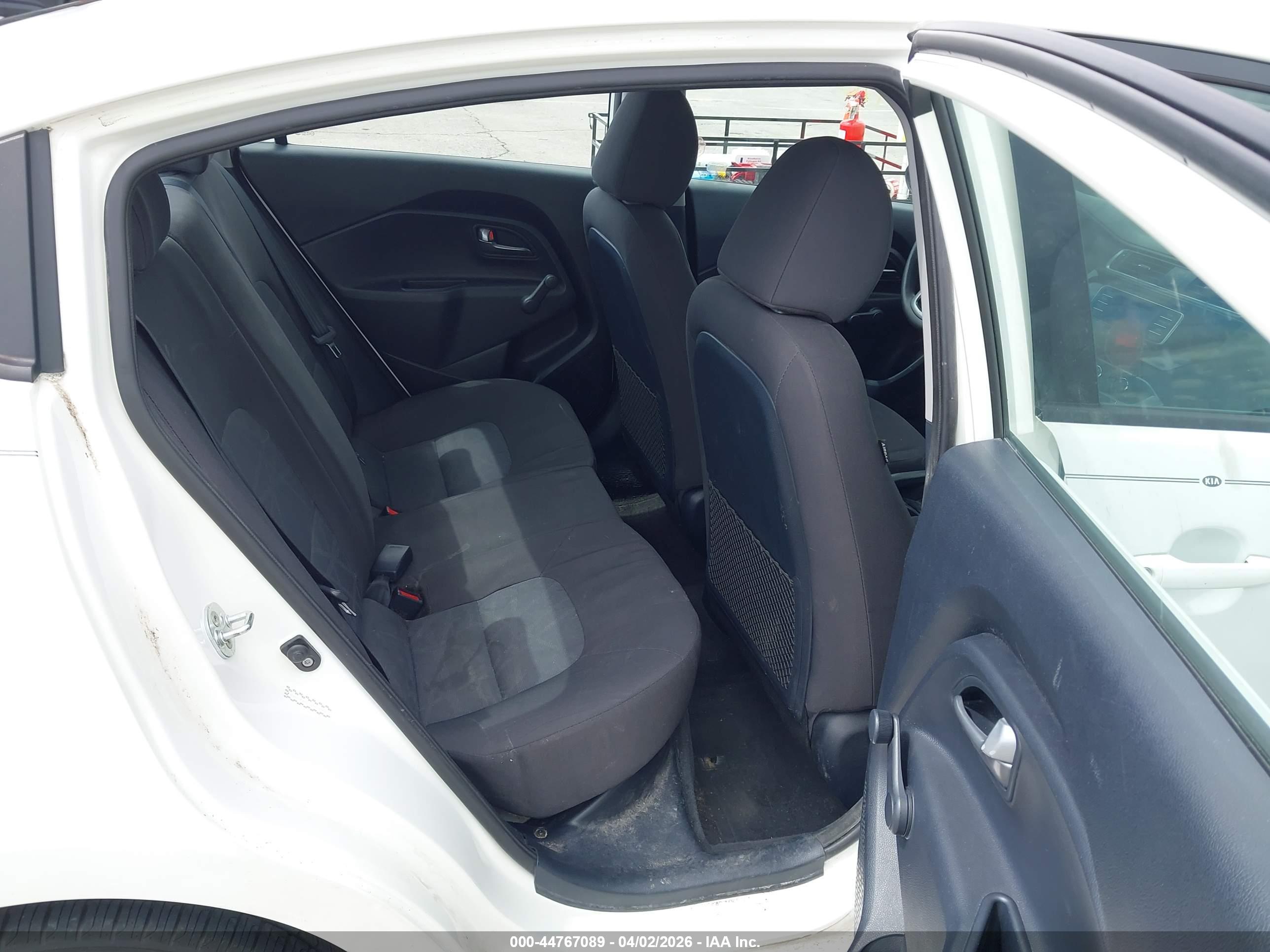 KIA RIO image 8