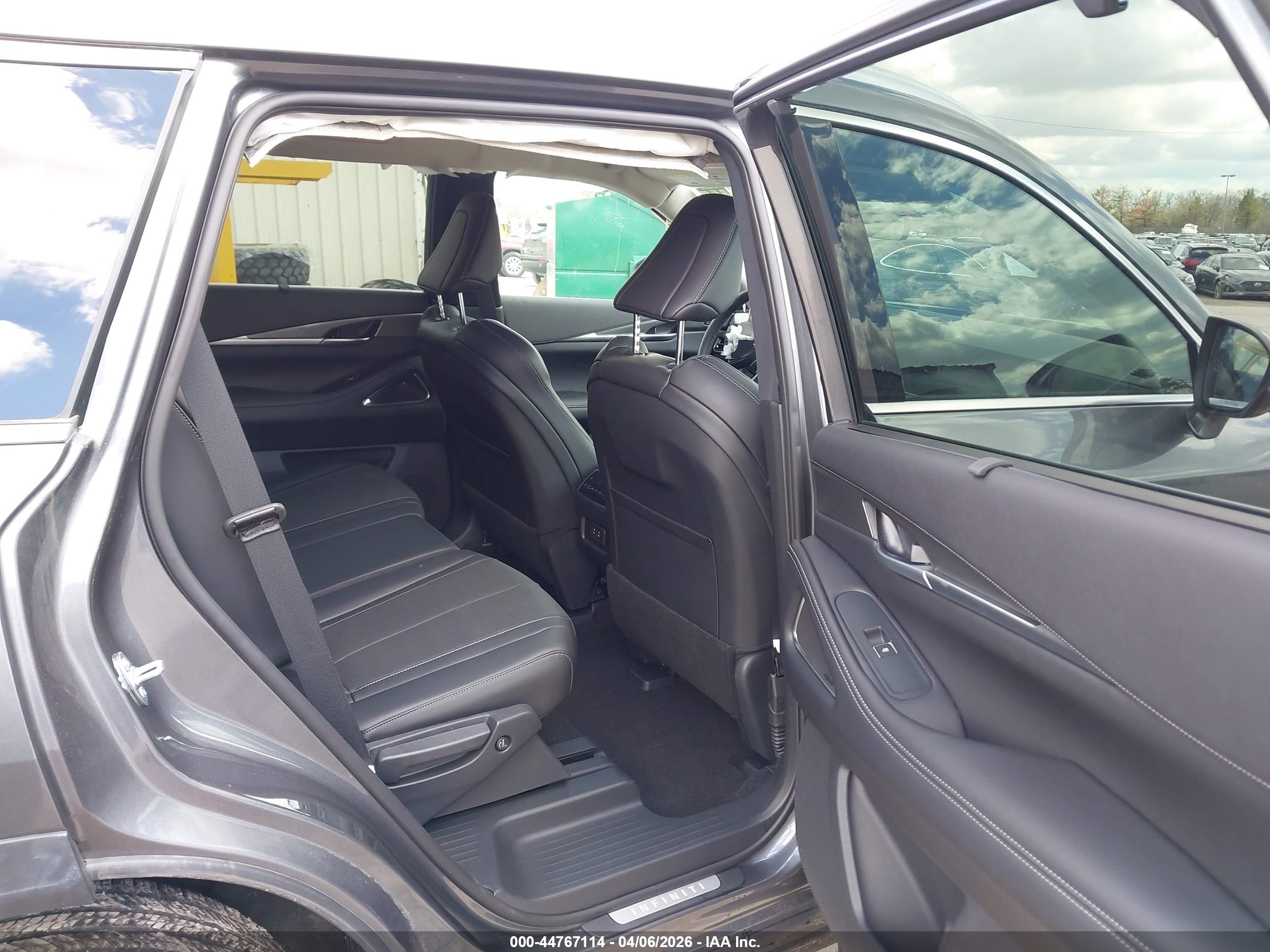 INFINITI QX60 image 8