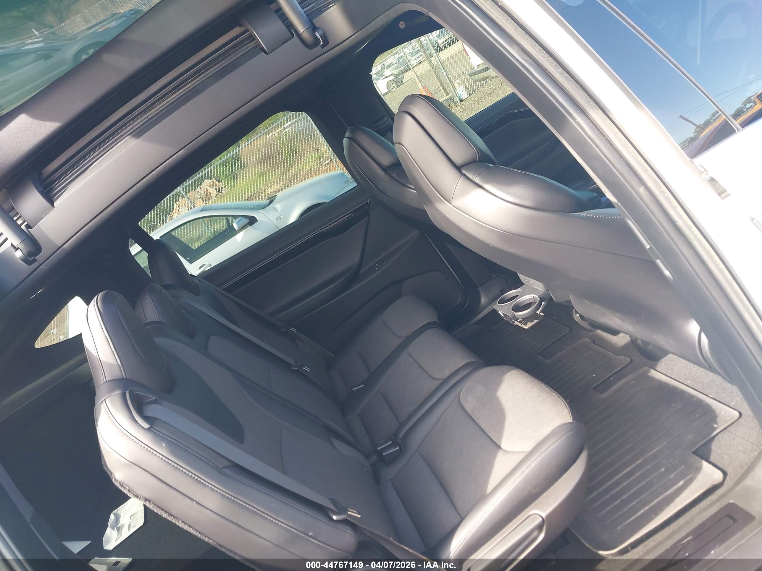 TESLA MODEL image 8