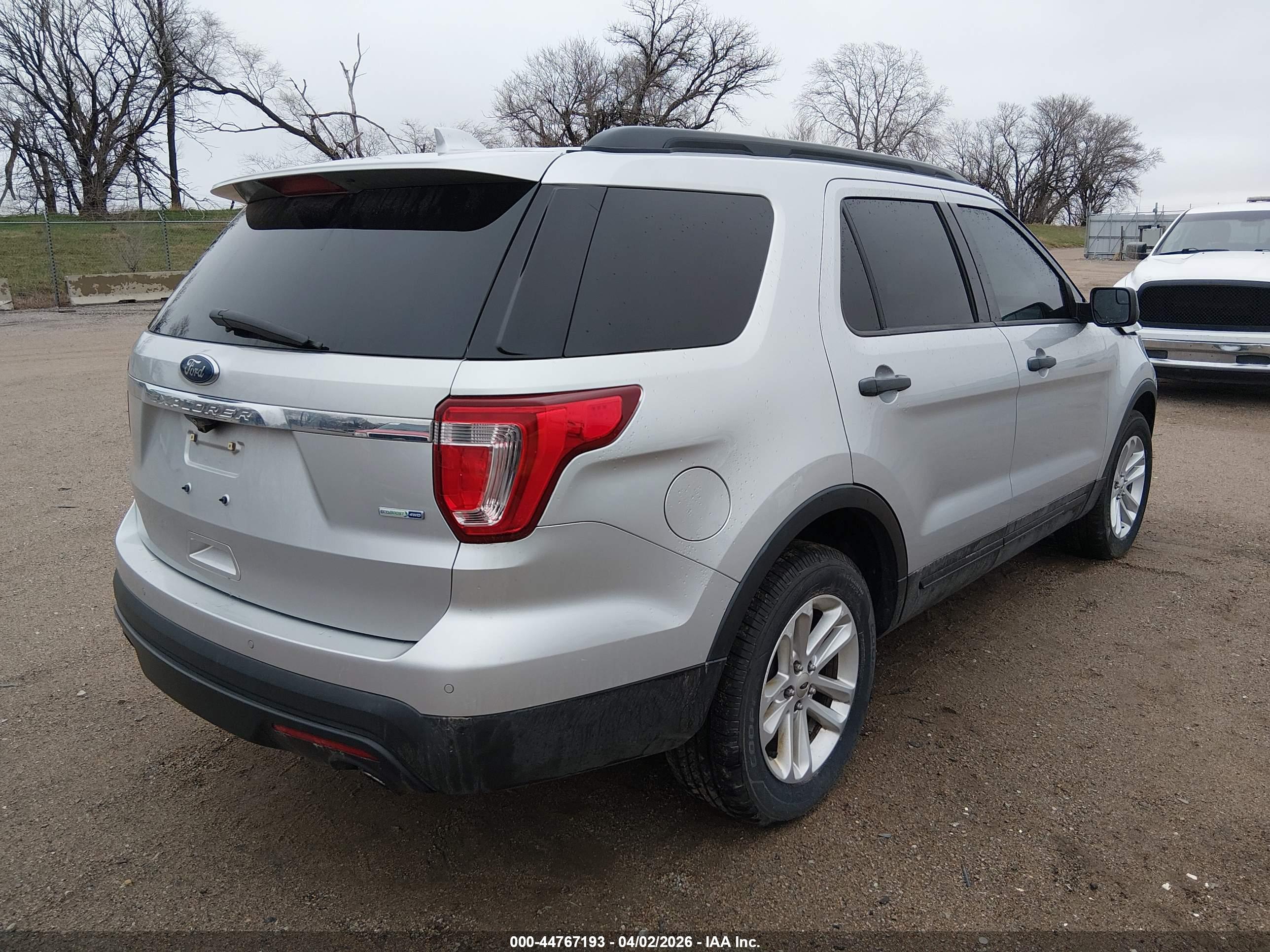FORD EXPLORER image 4