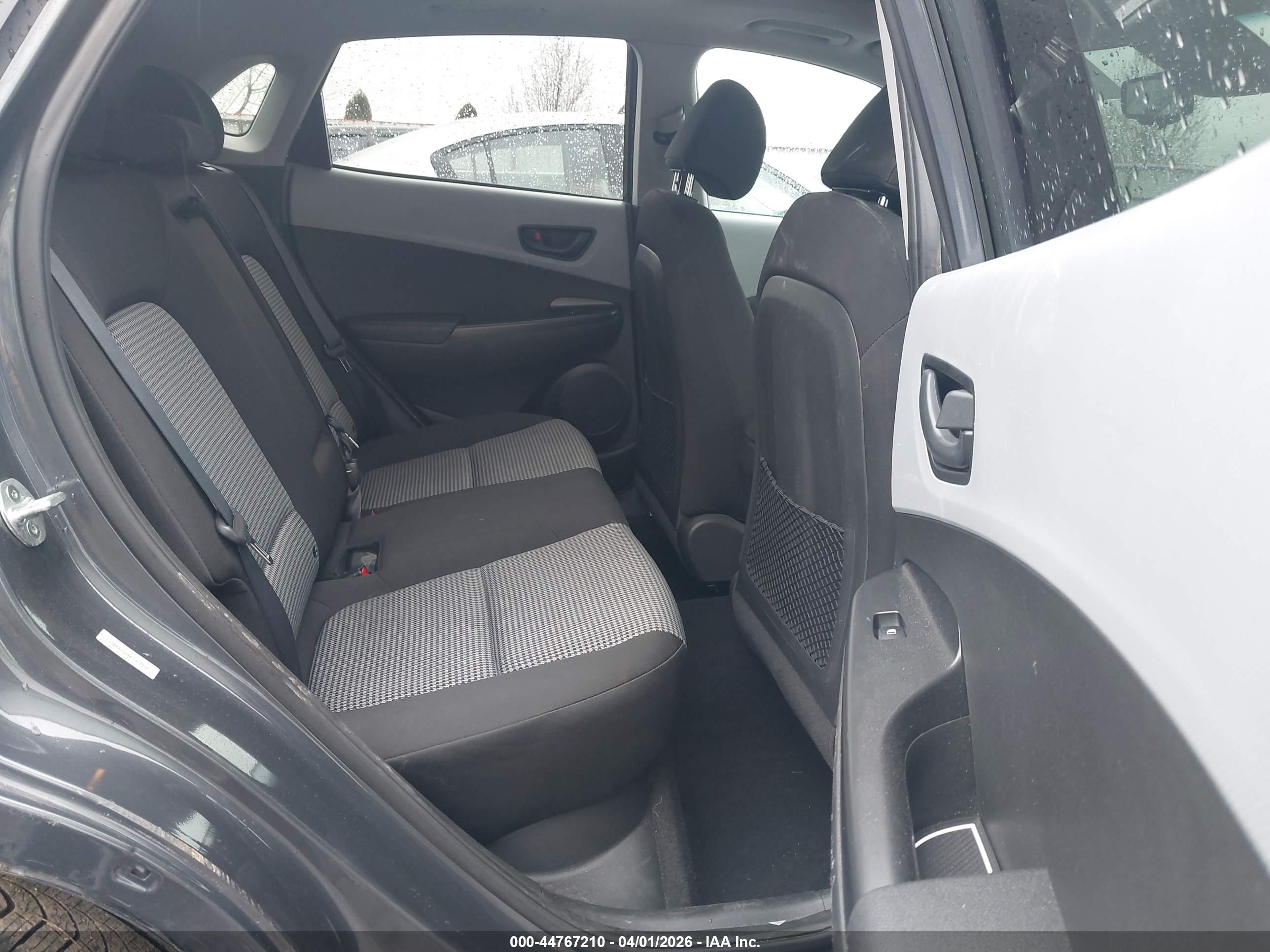 HYUNDAI KONA image 8
