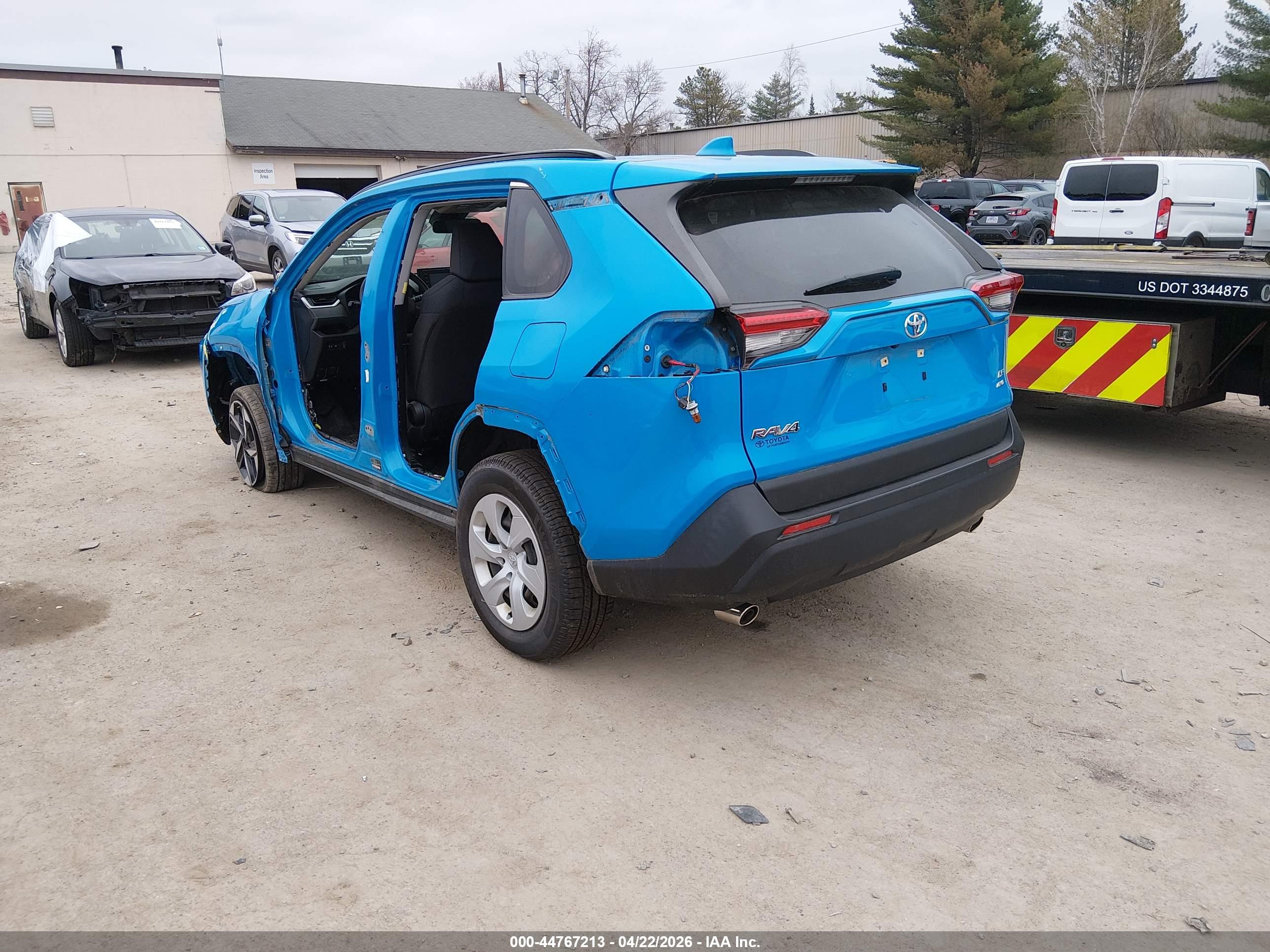 TOYOTA RAV4 image 3