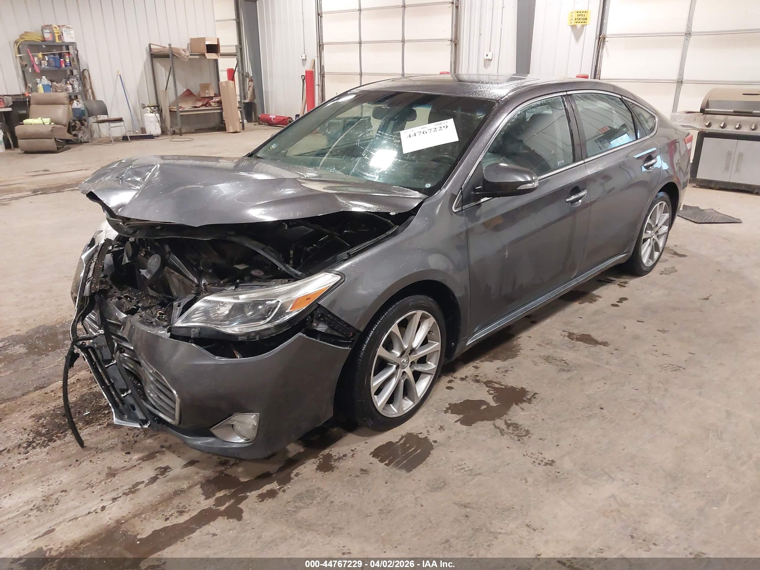 TOYOTA AVALON image 2
