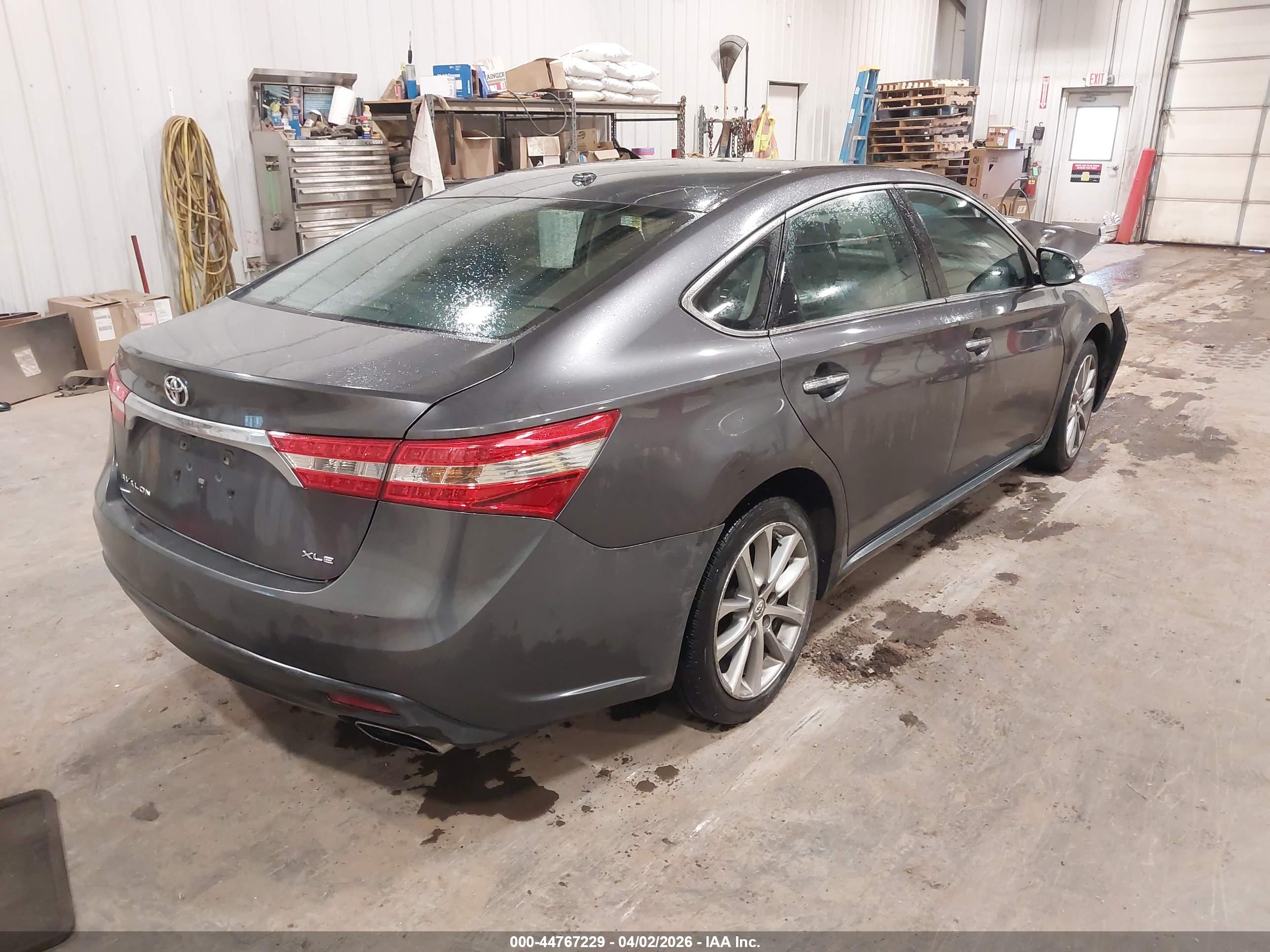 TOYOTA AVALON image 4