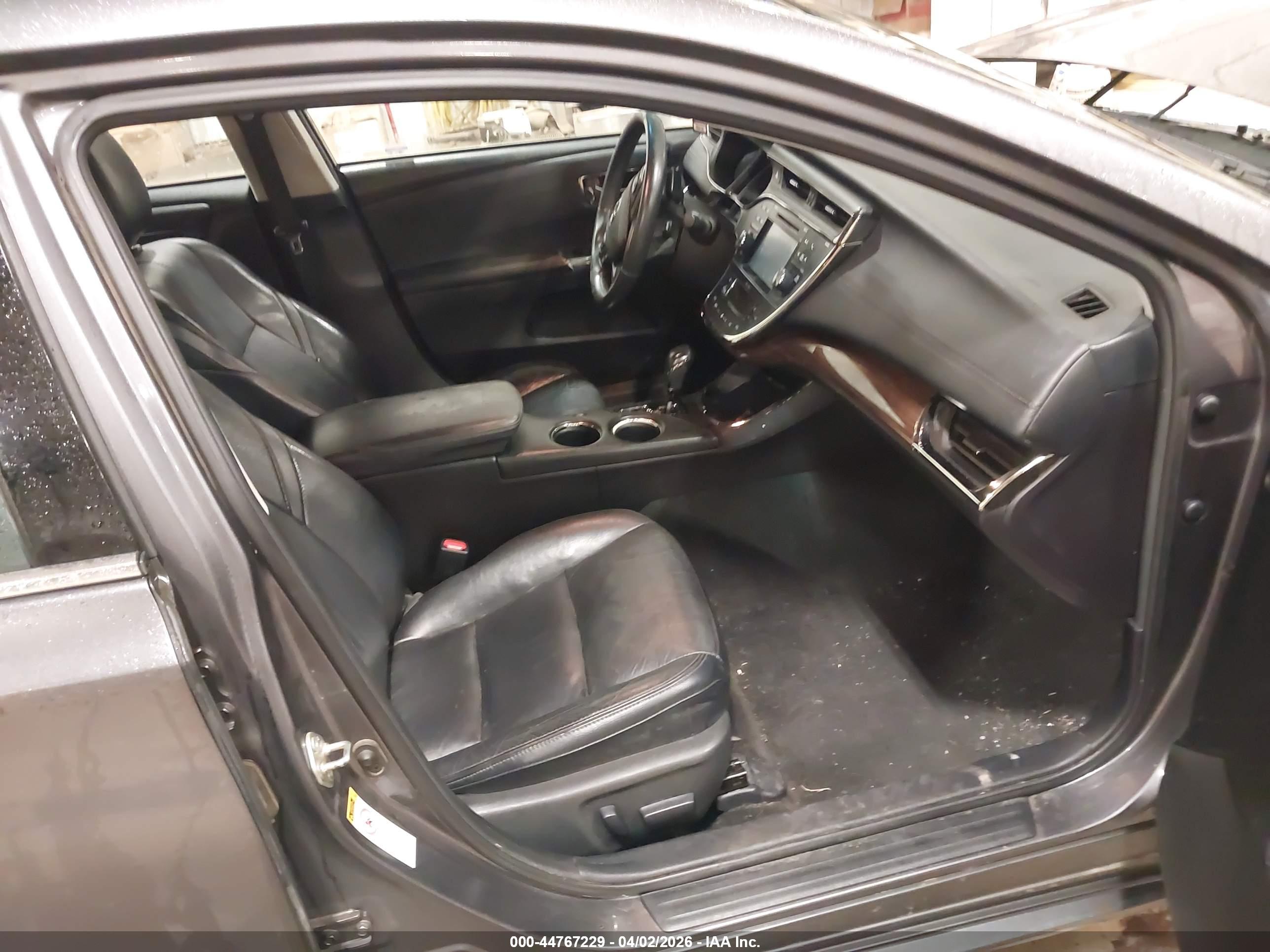TOYOTA AVALON image 5