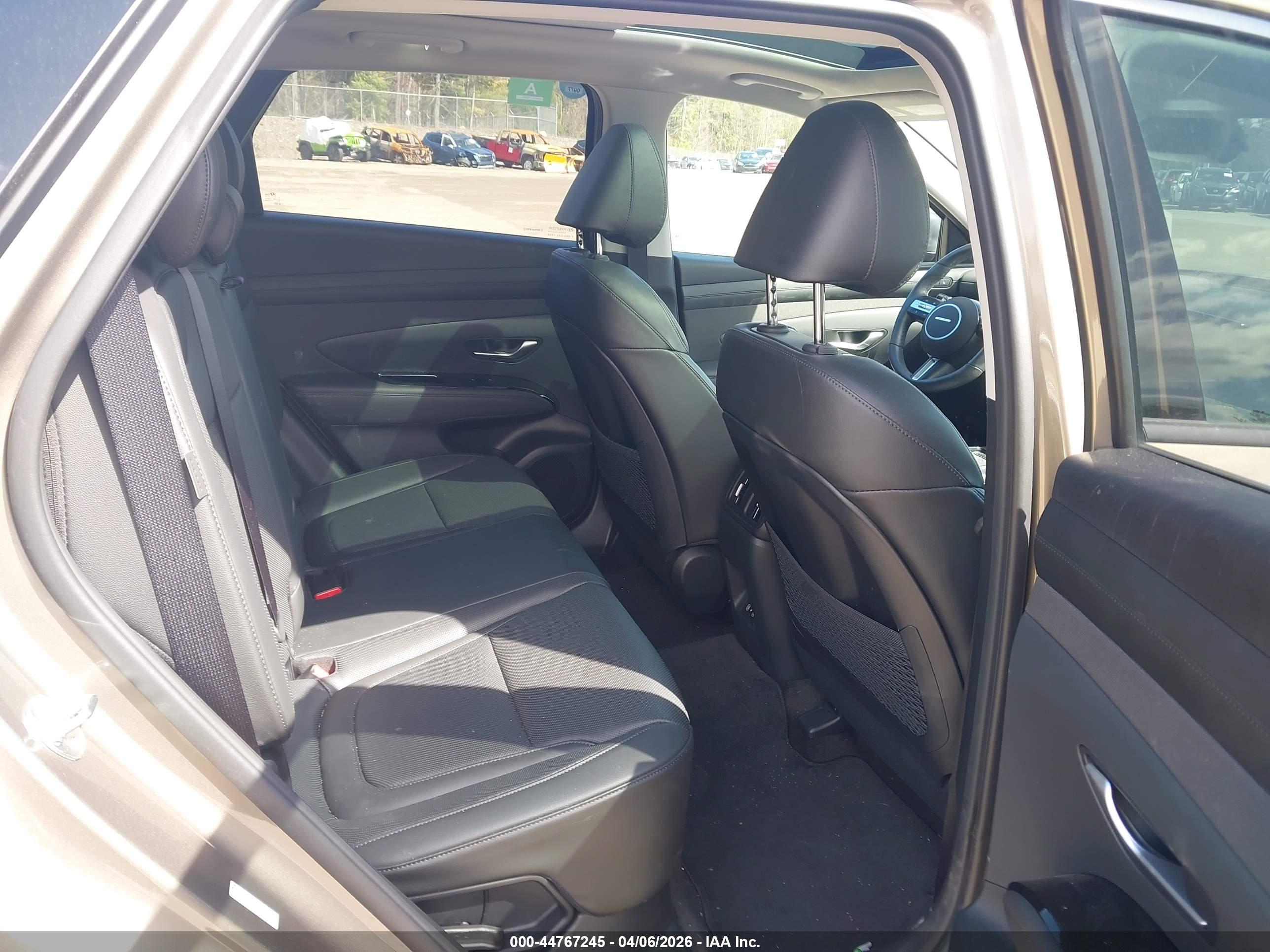 HYUNDAI TUCSON image 8