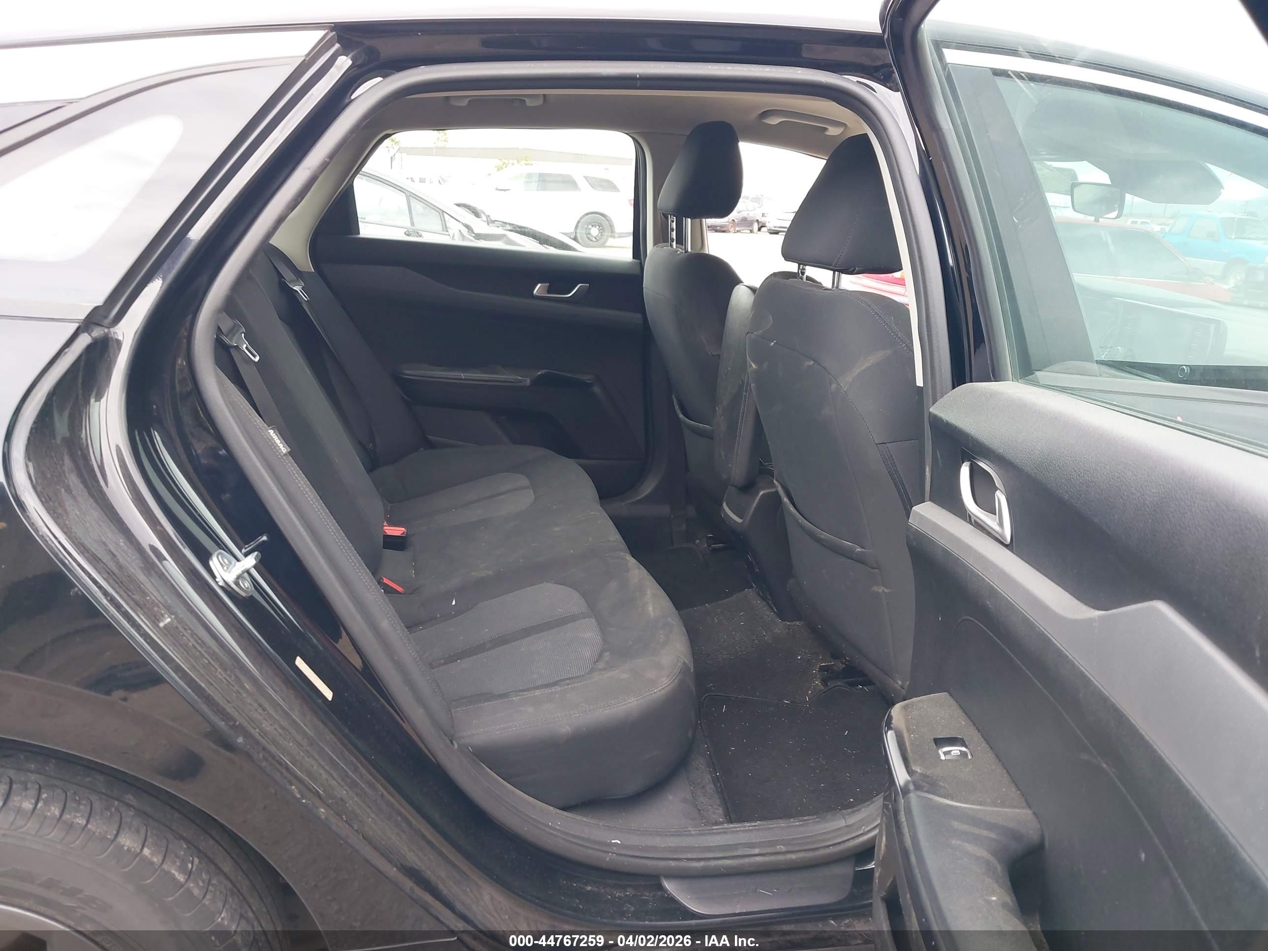 KIA K5 image 8