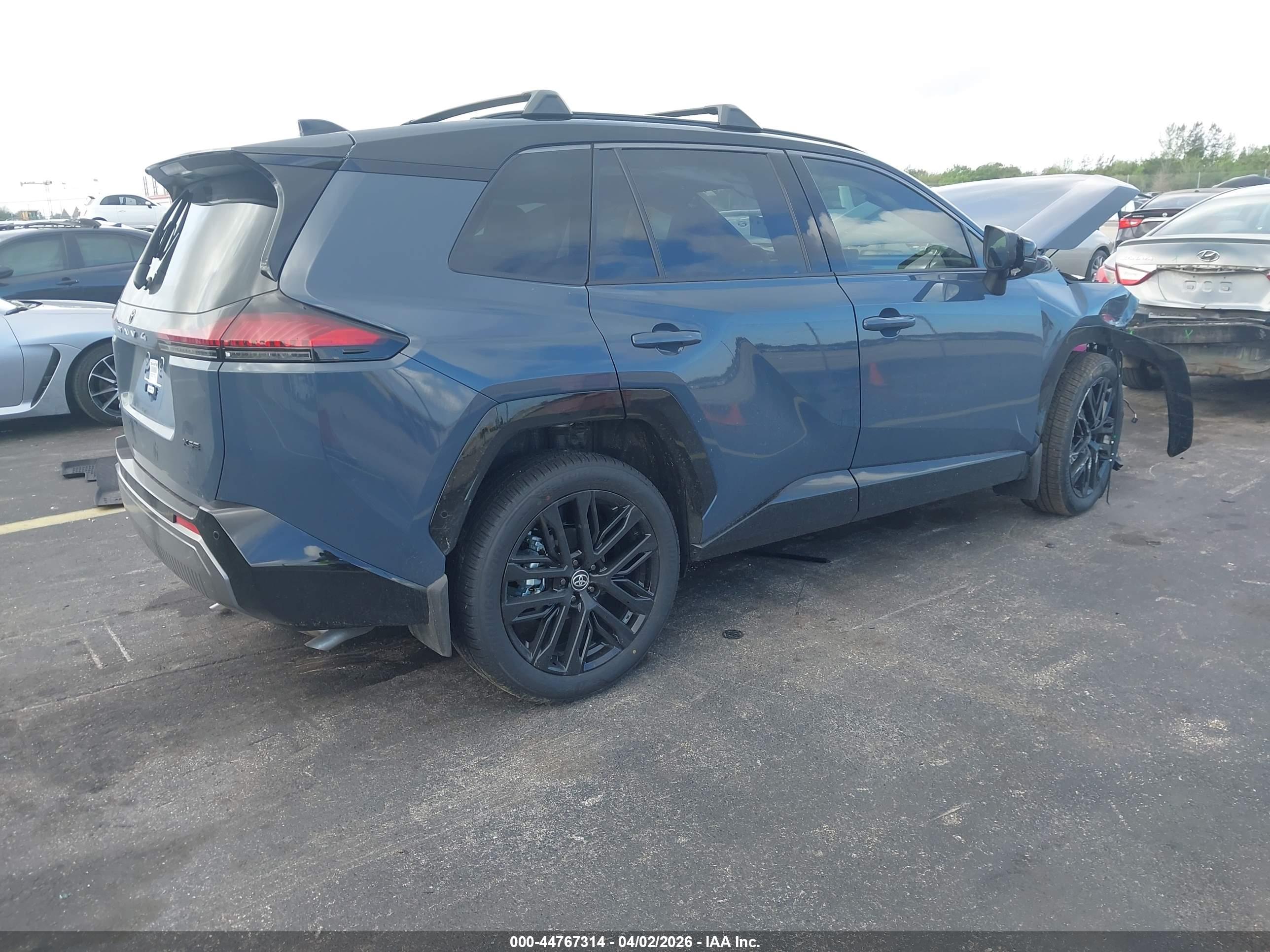 TOYOTA RAV4 image 4