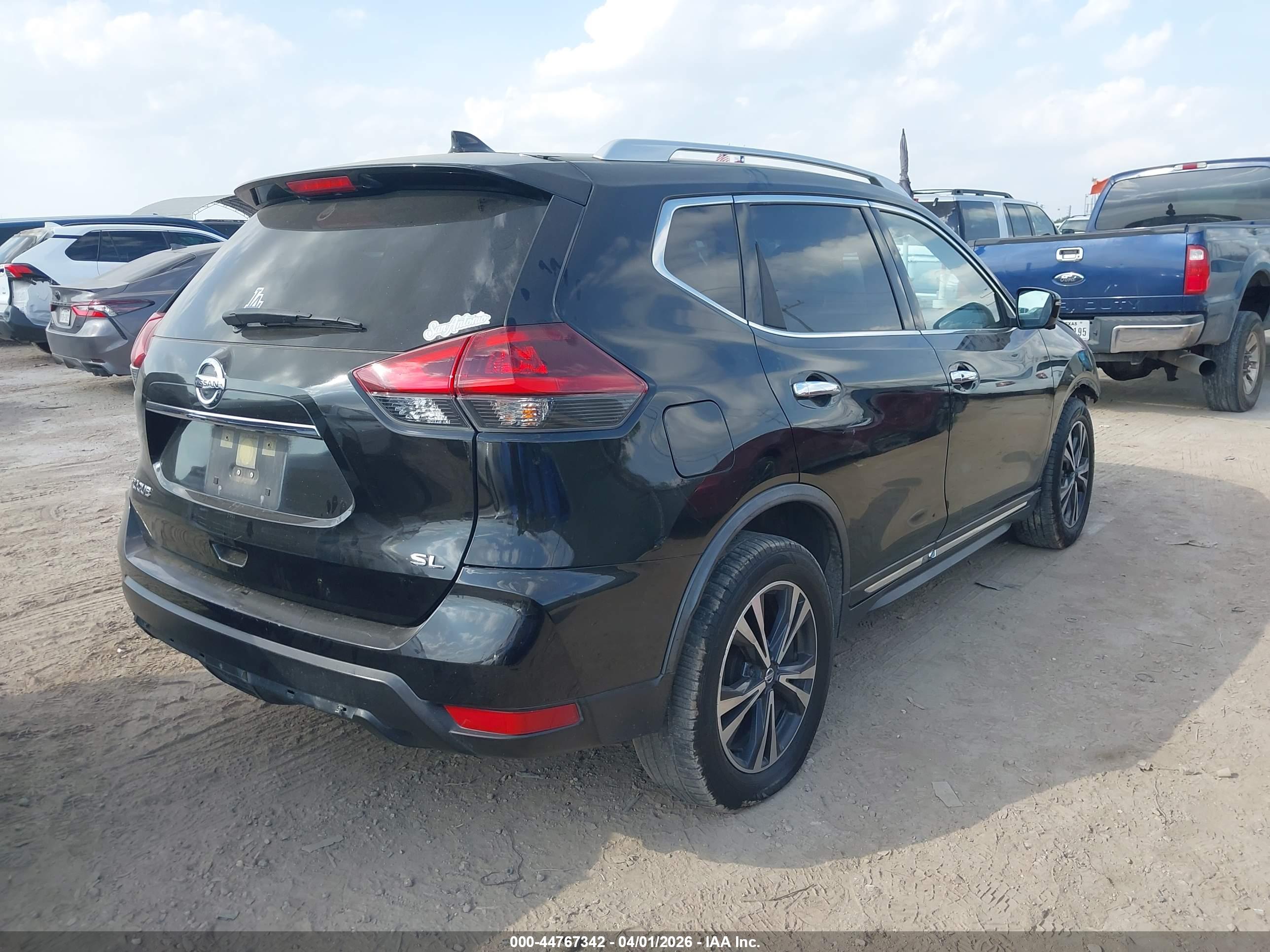 NISSAN ROGUE image 4