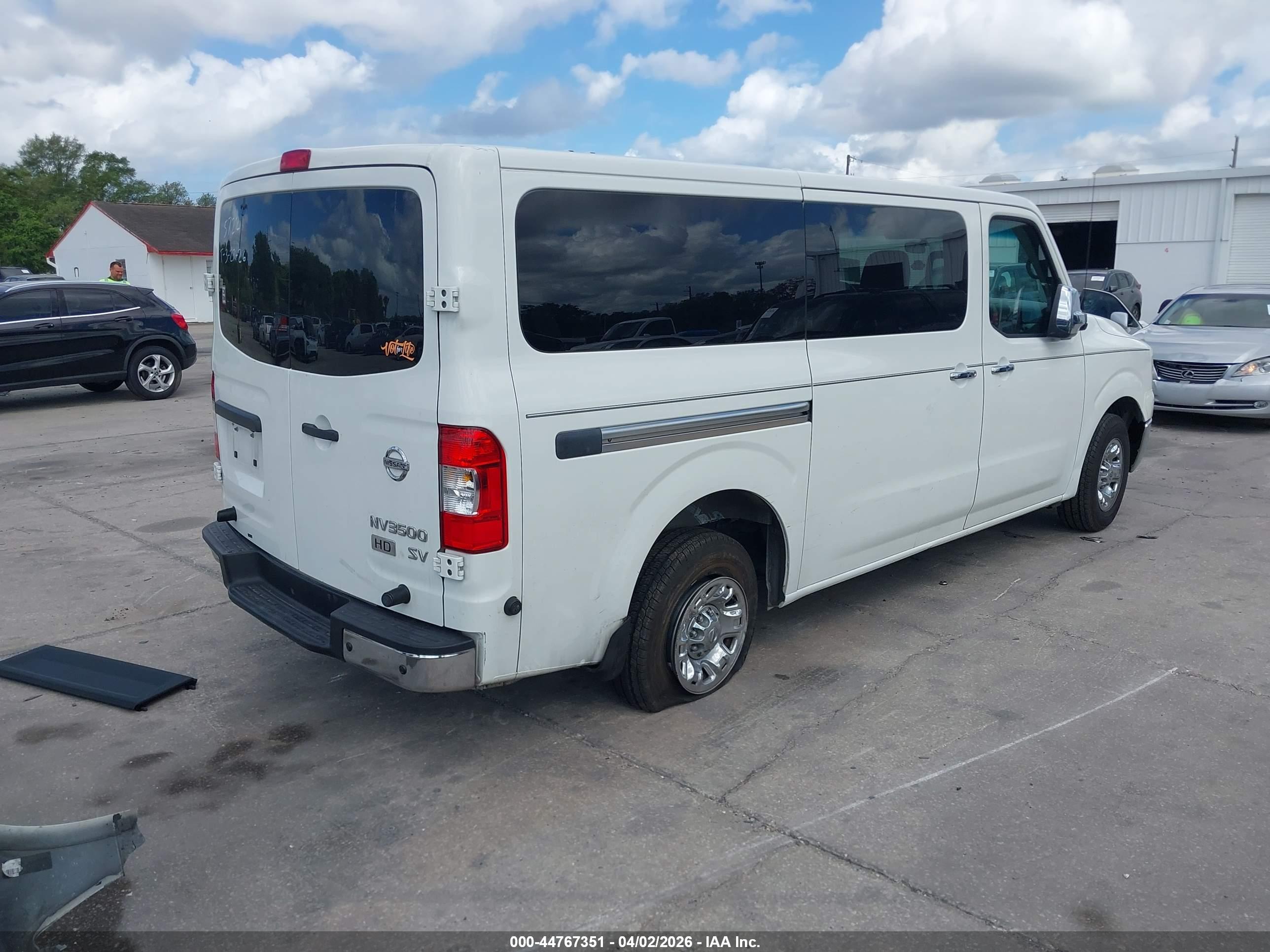 NISSAN NV image 4