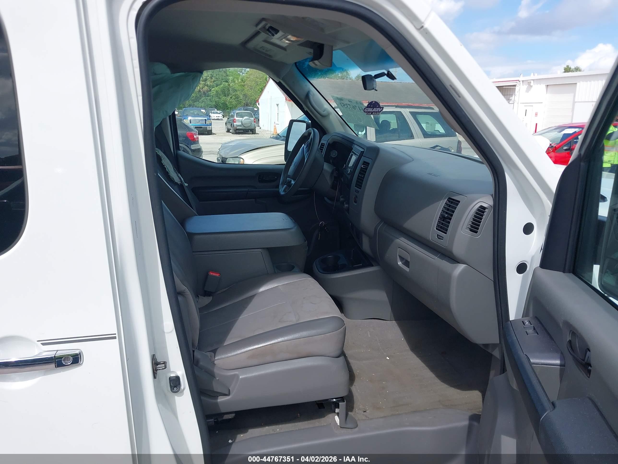 NISSAN NV image 5