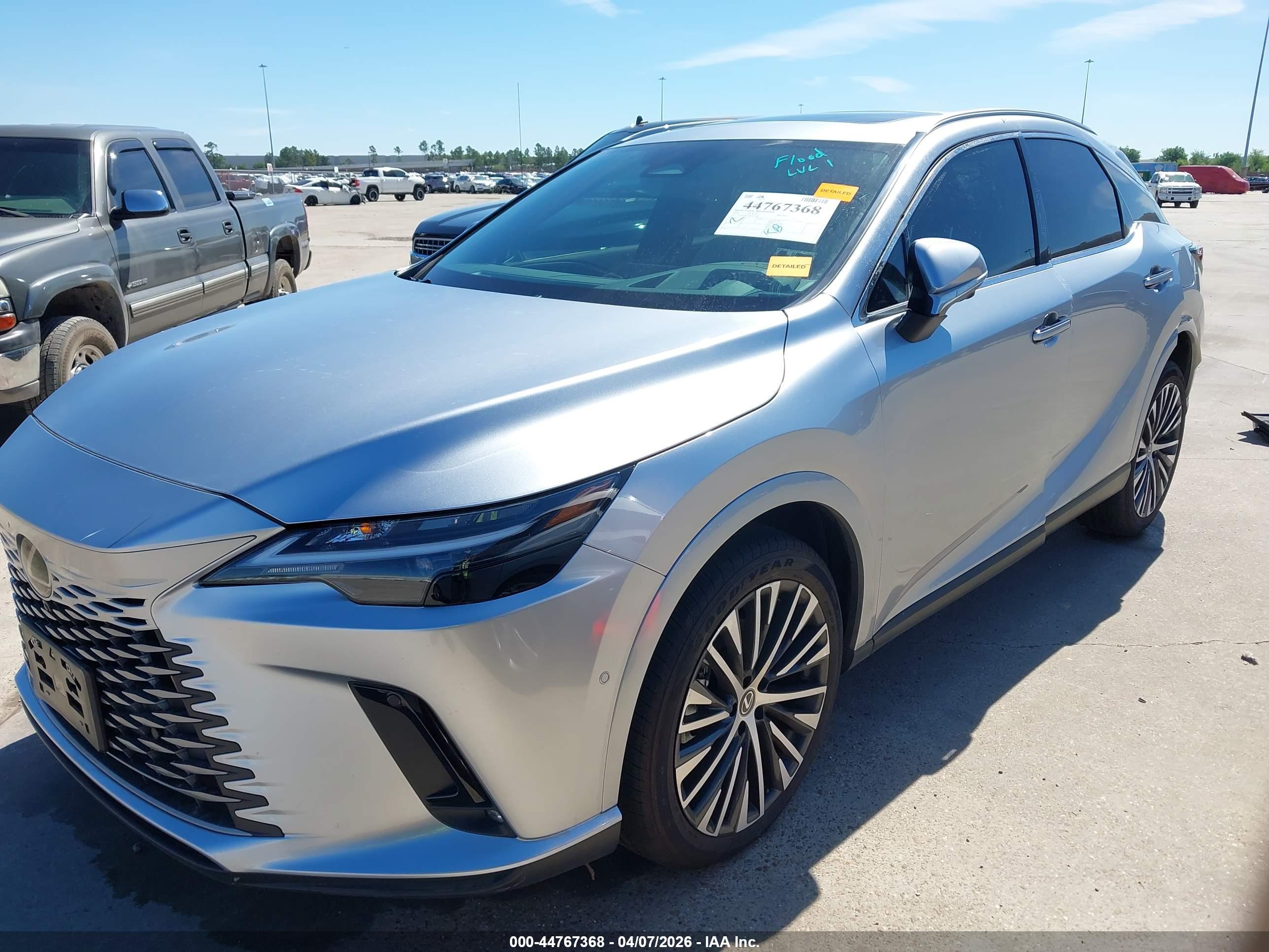 LEXUS RX image 2