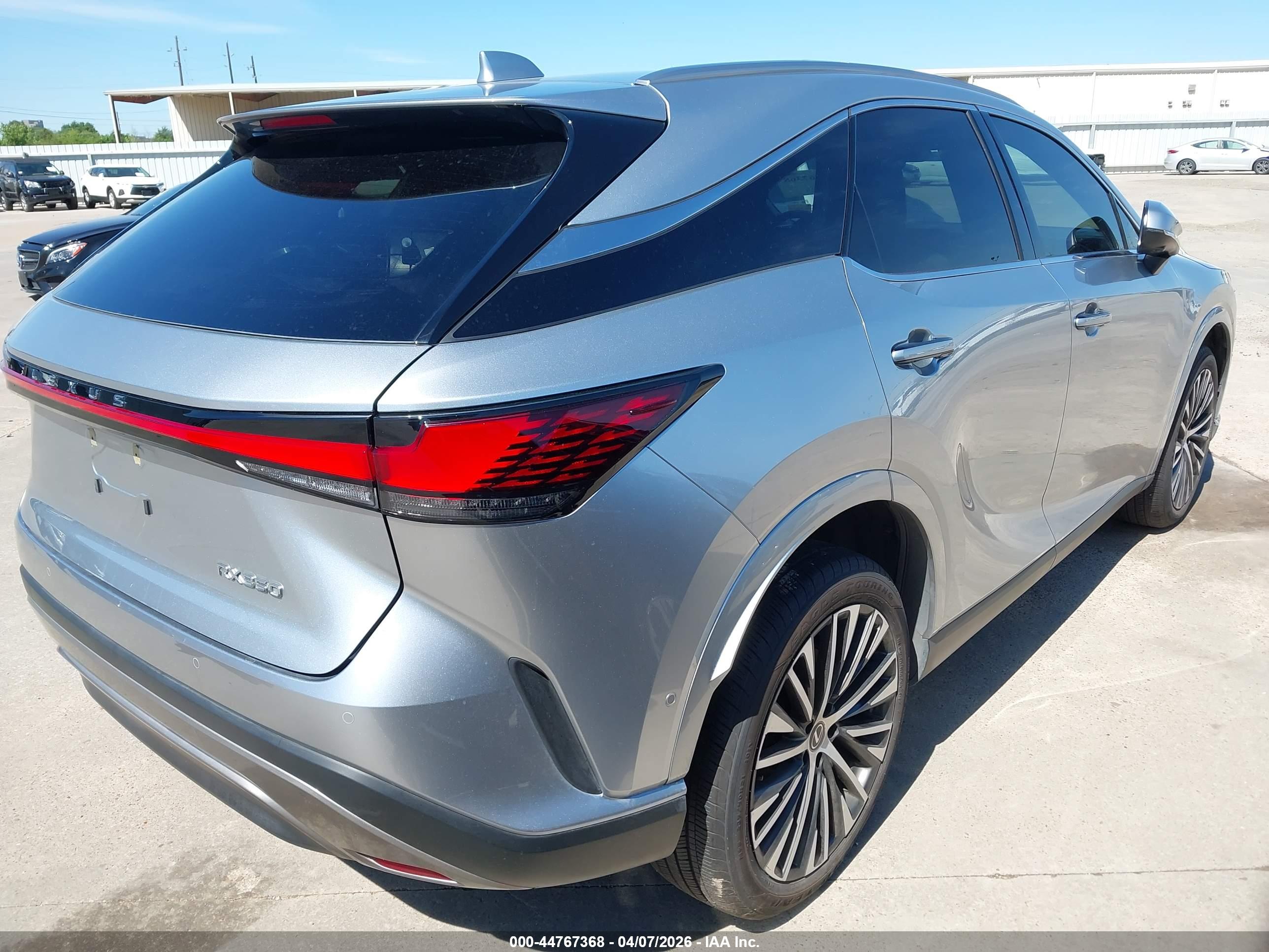 LEXUS RX image 4