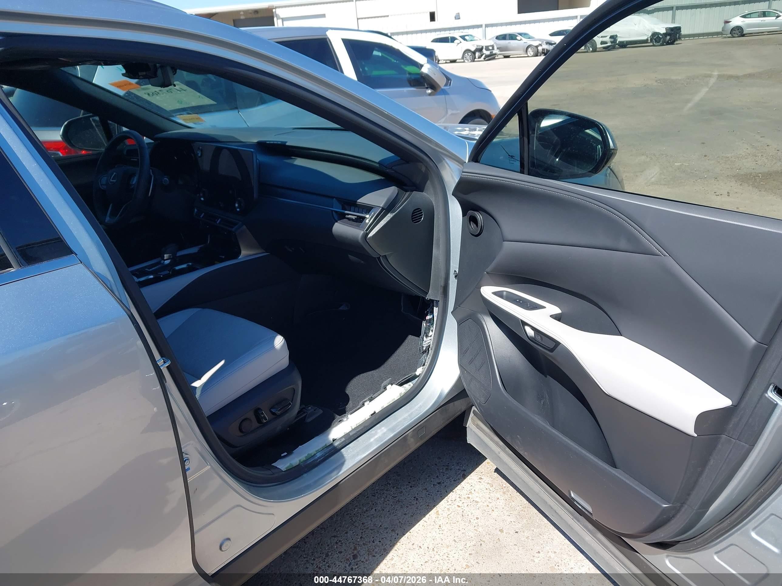 LEXUS RX image 5