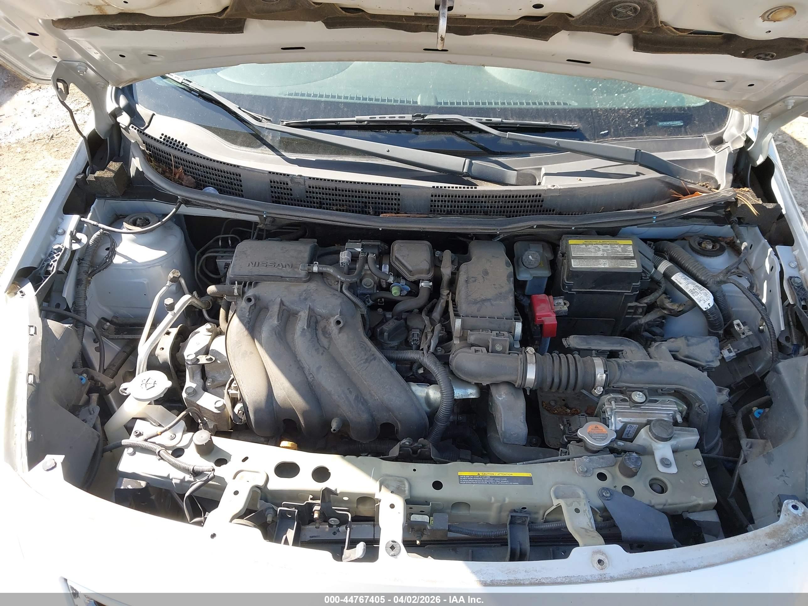 NISSAN VERSA image 10