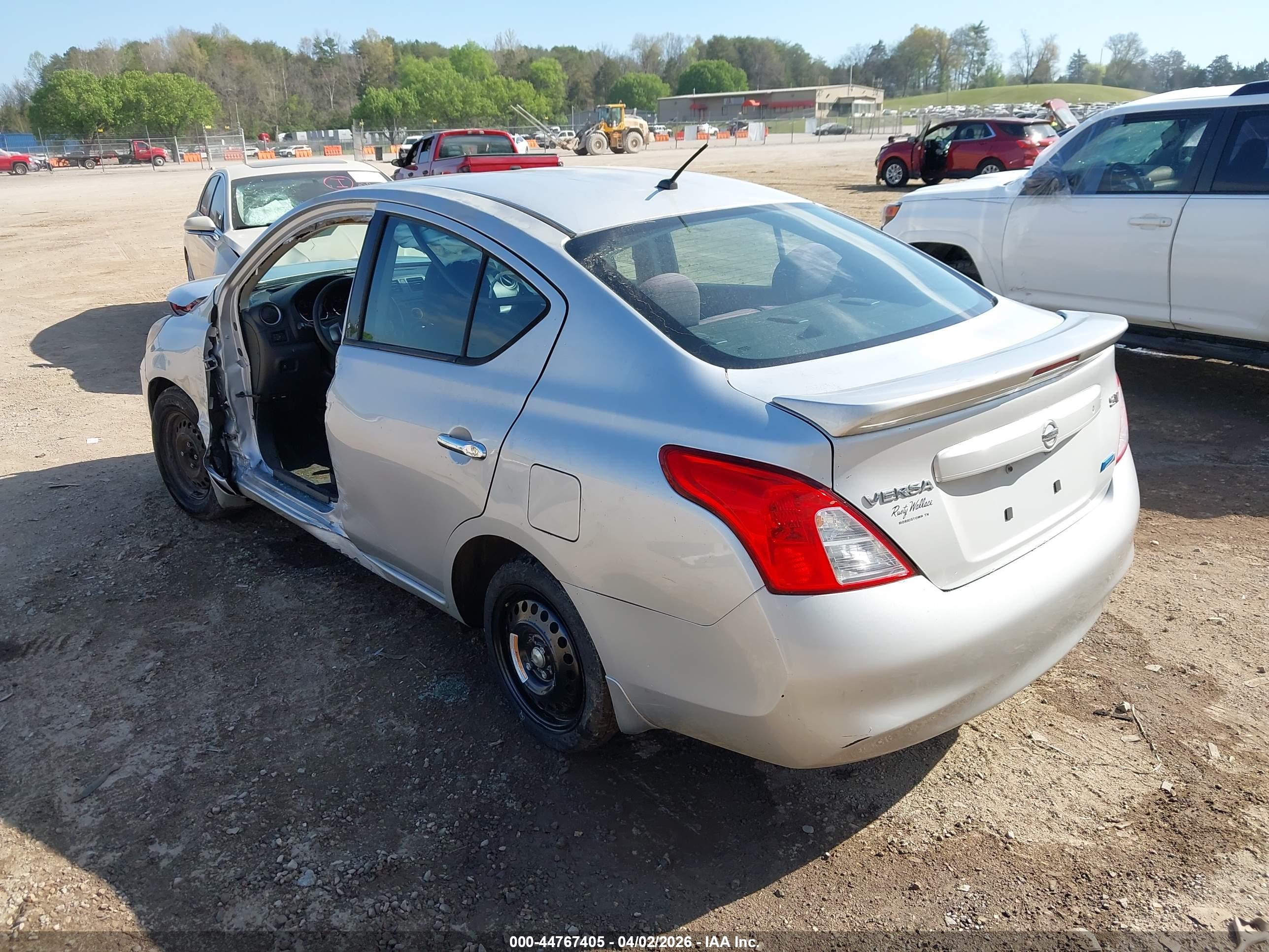 NISSAN VERSA image 3