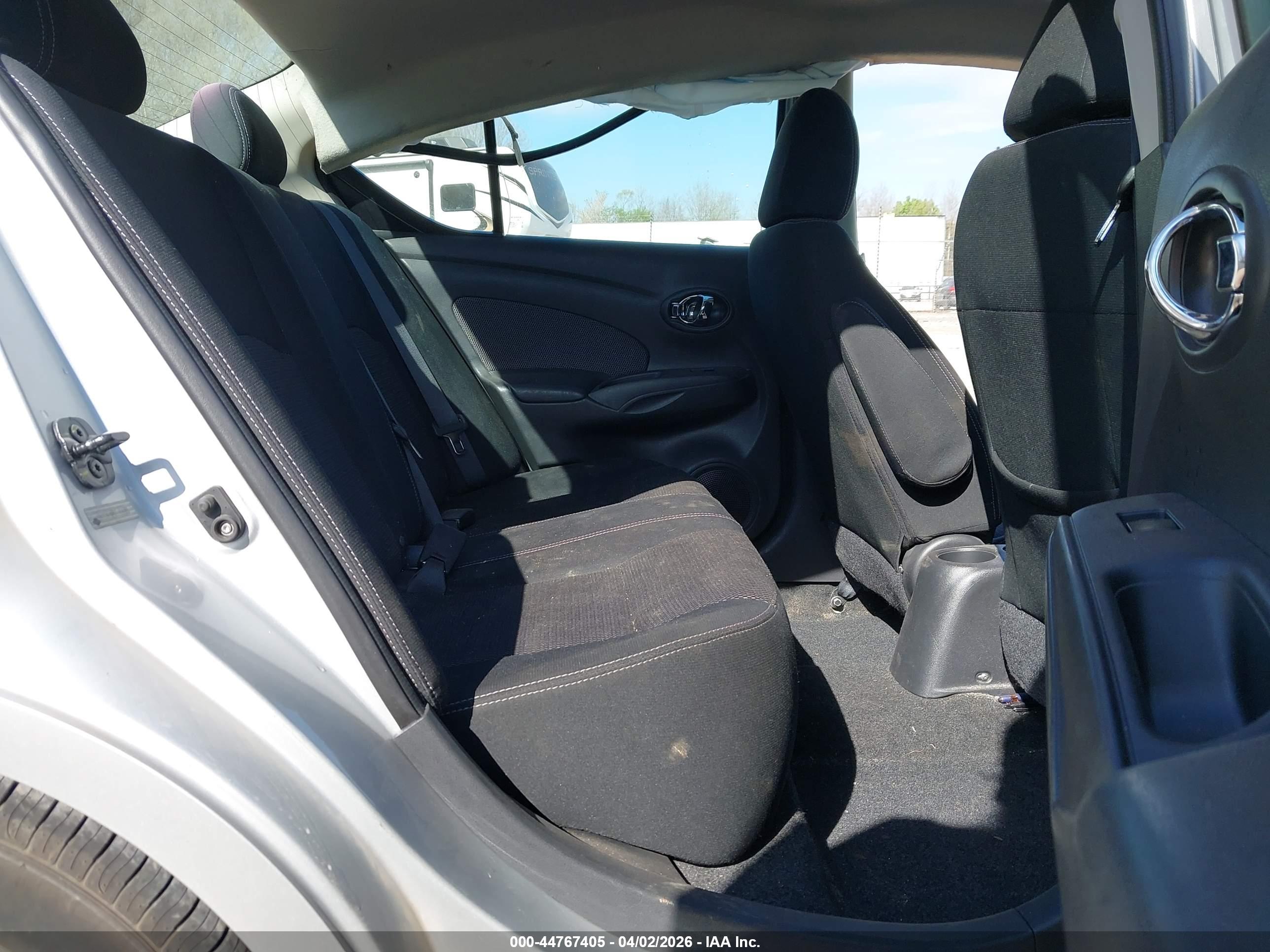 NISSAN VERSA image 8