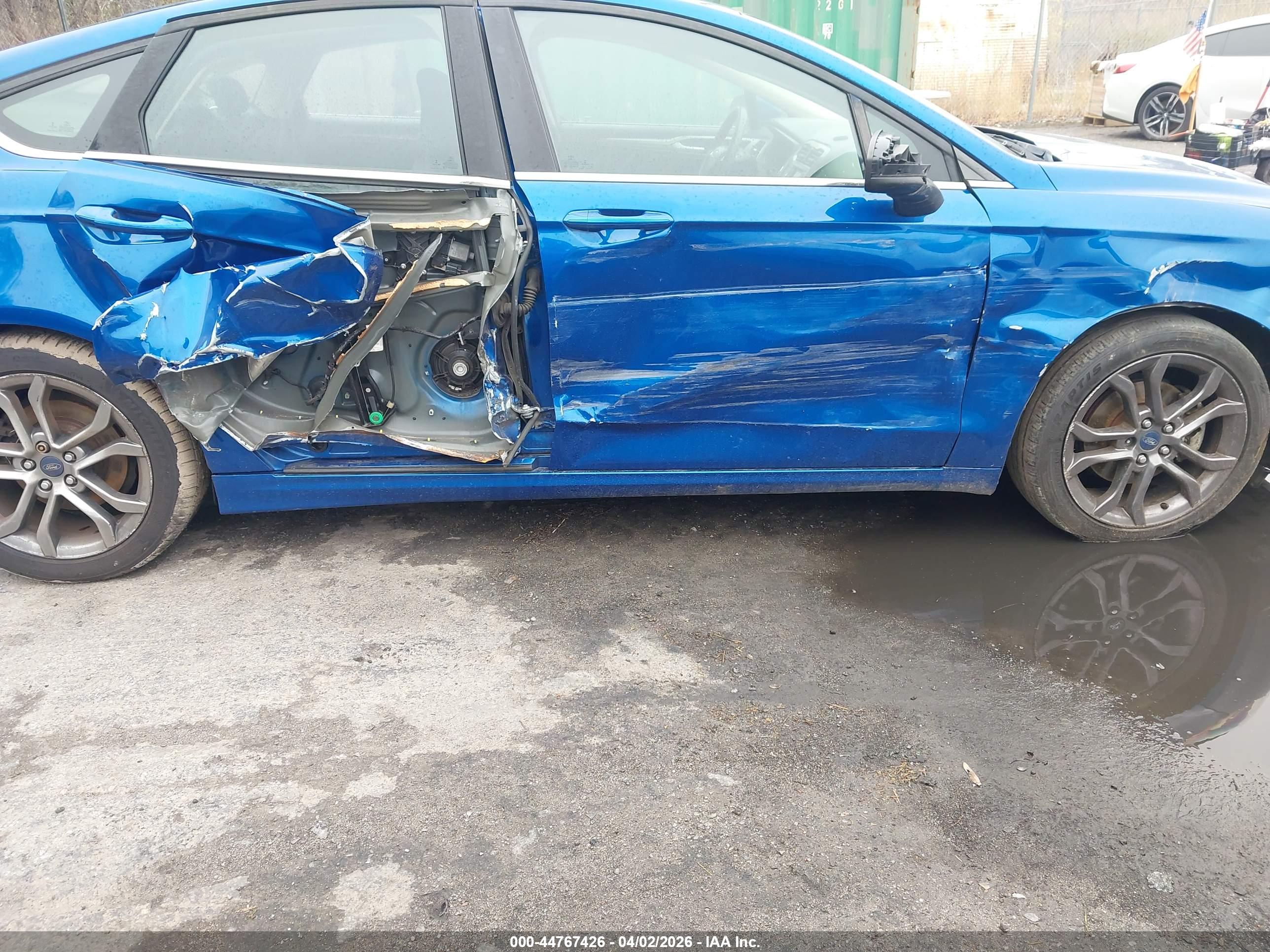 FORD FUSION image 6