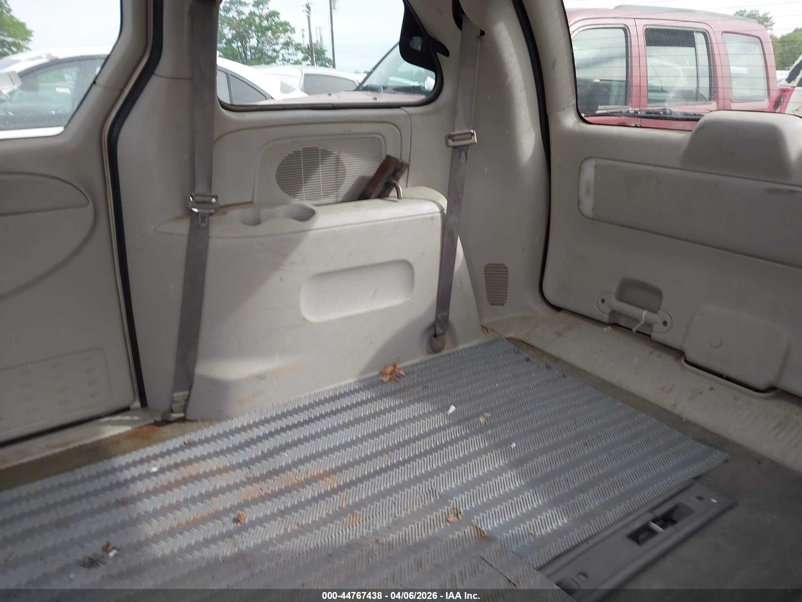 DODGE CARAVAN image 8
