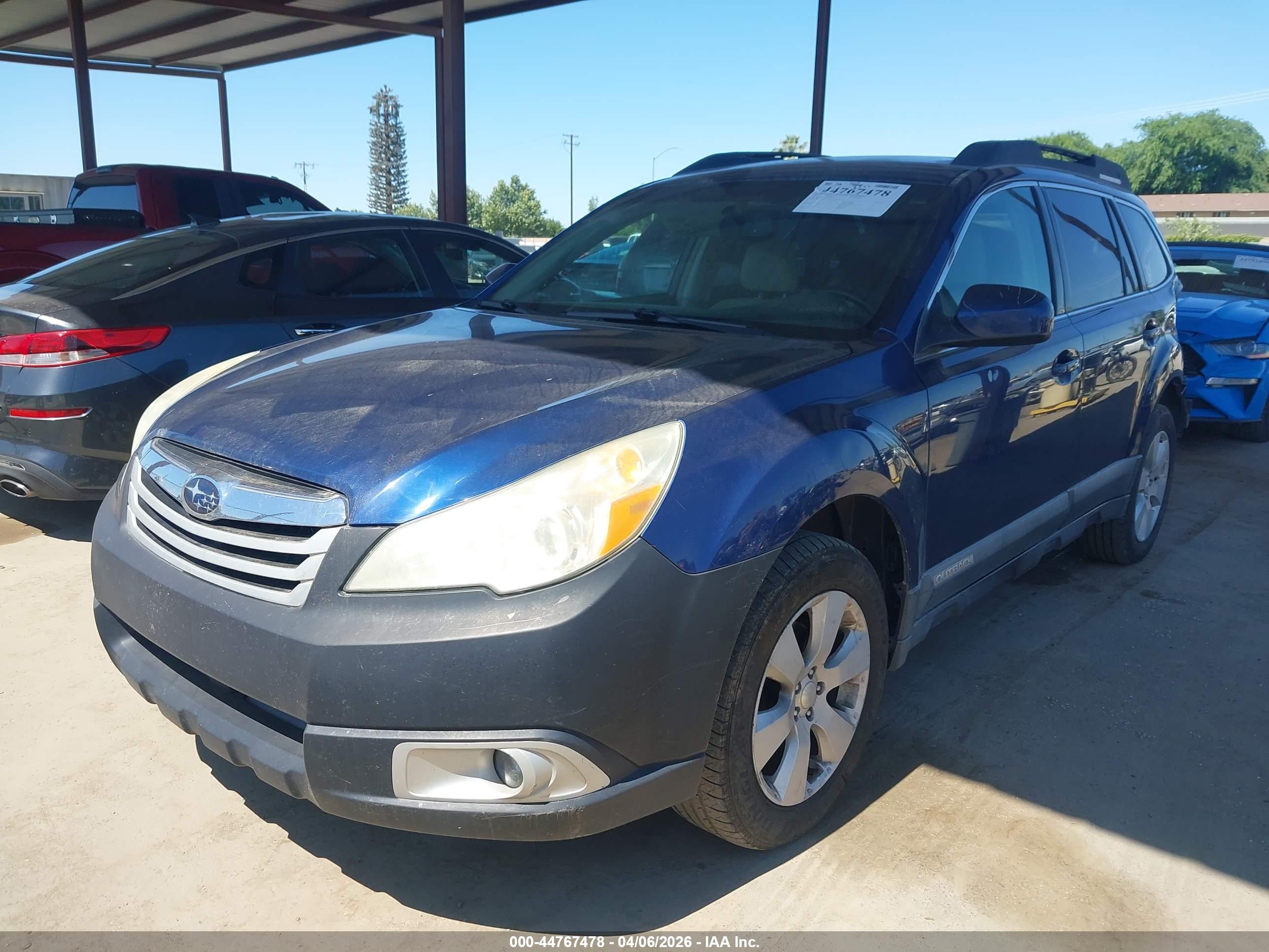 SUBARU OUTBACK image 2