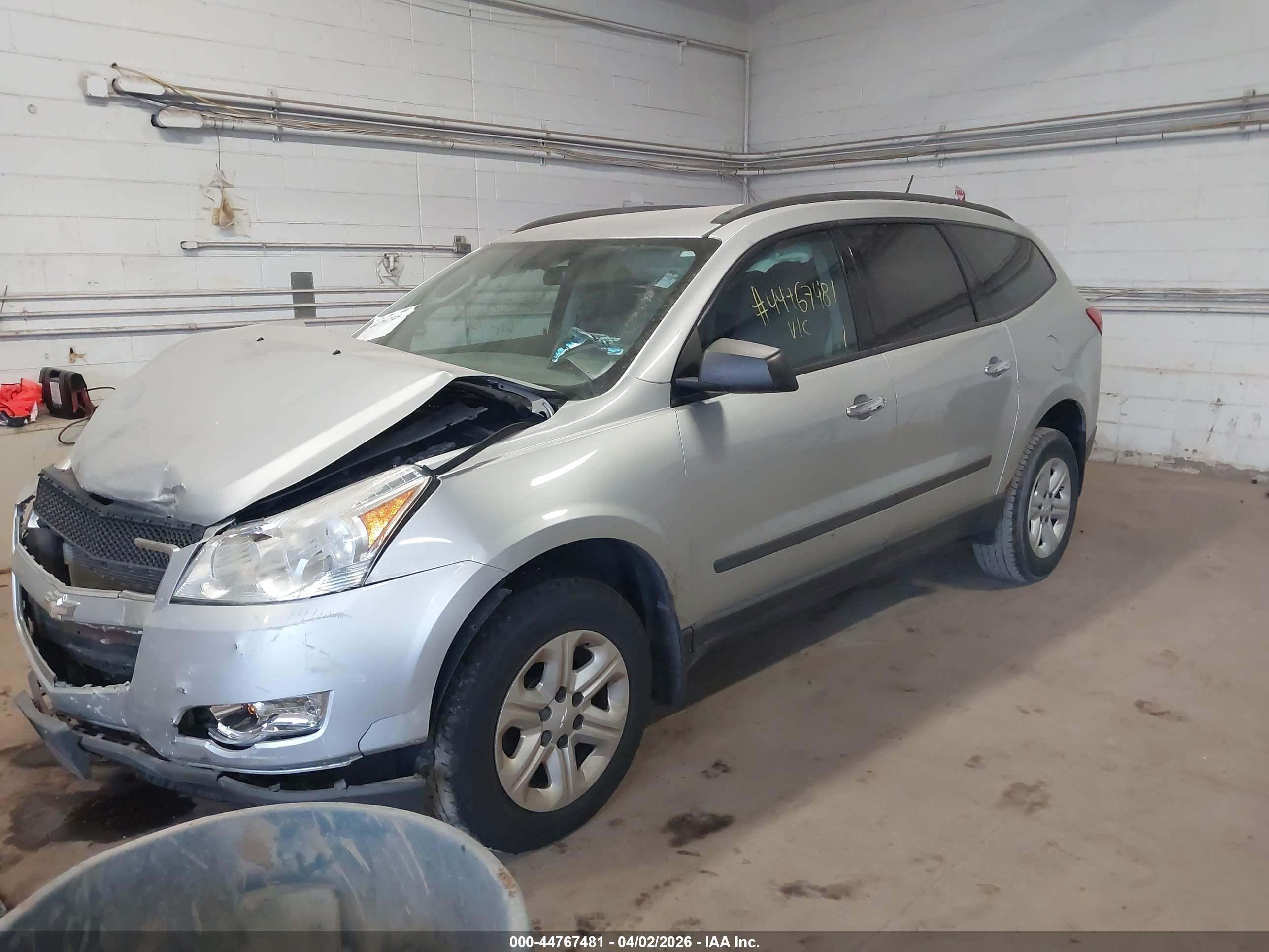 CHEVROLET TRAVERSE image 2