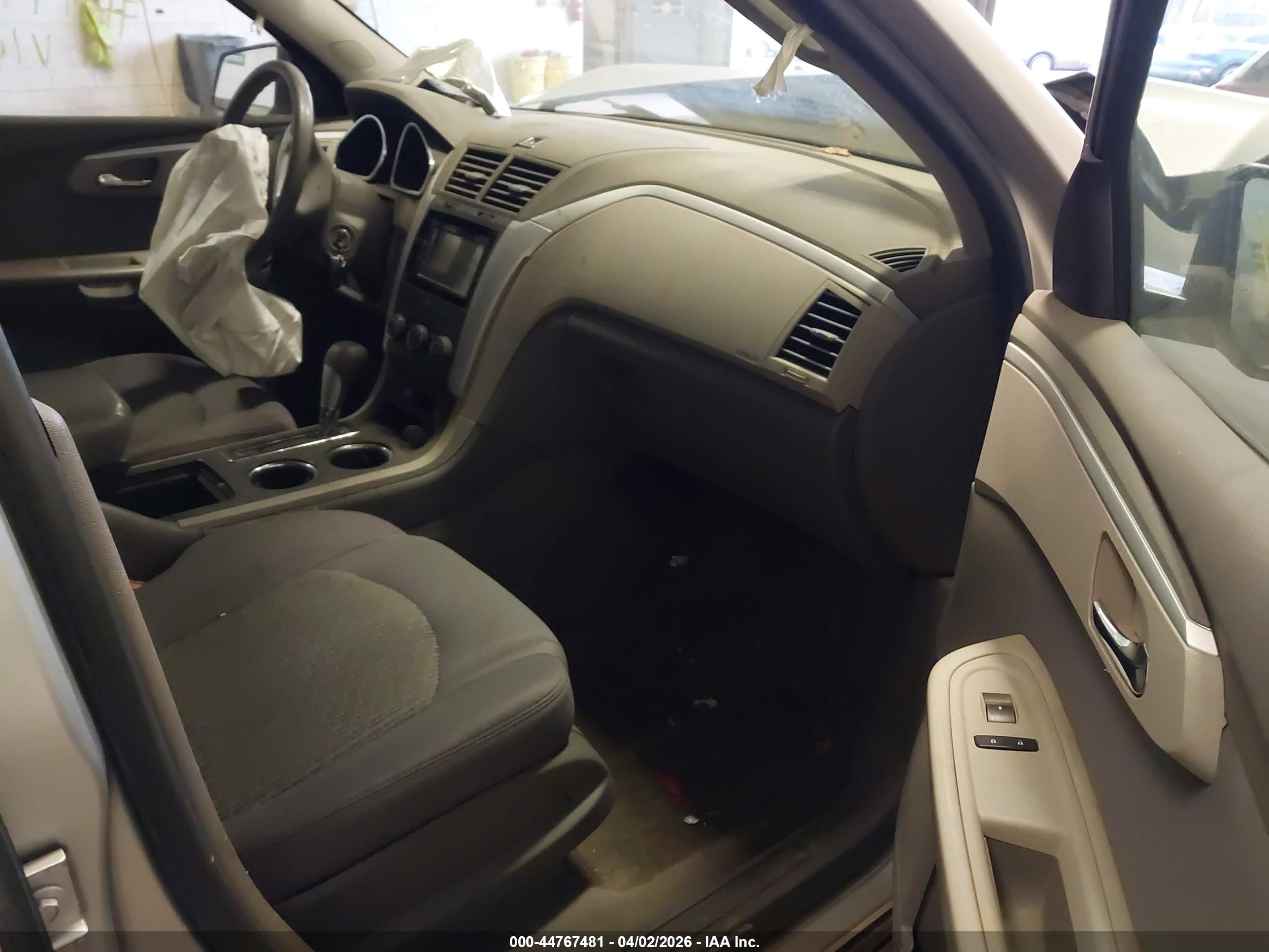 CHEVROLET TRAVERSE image 5