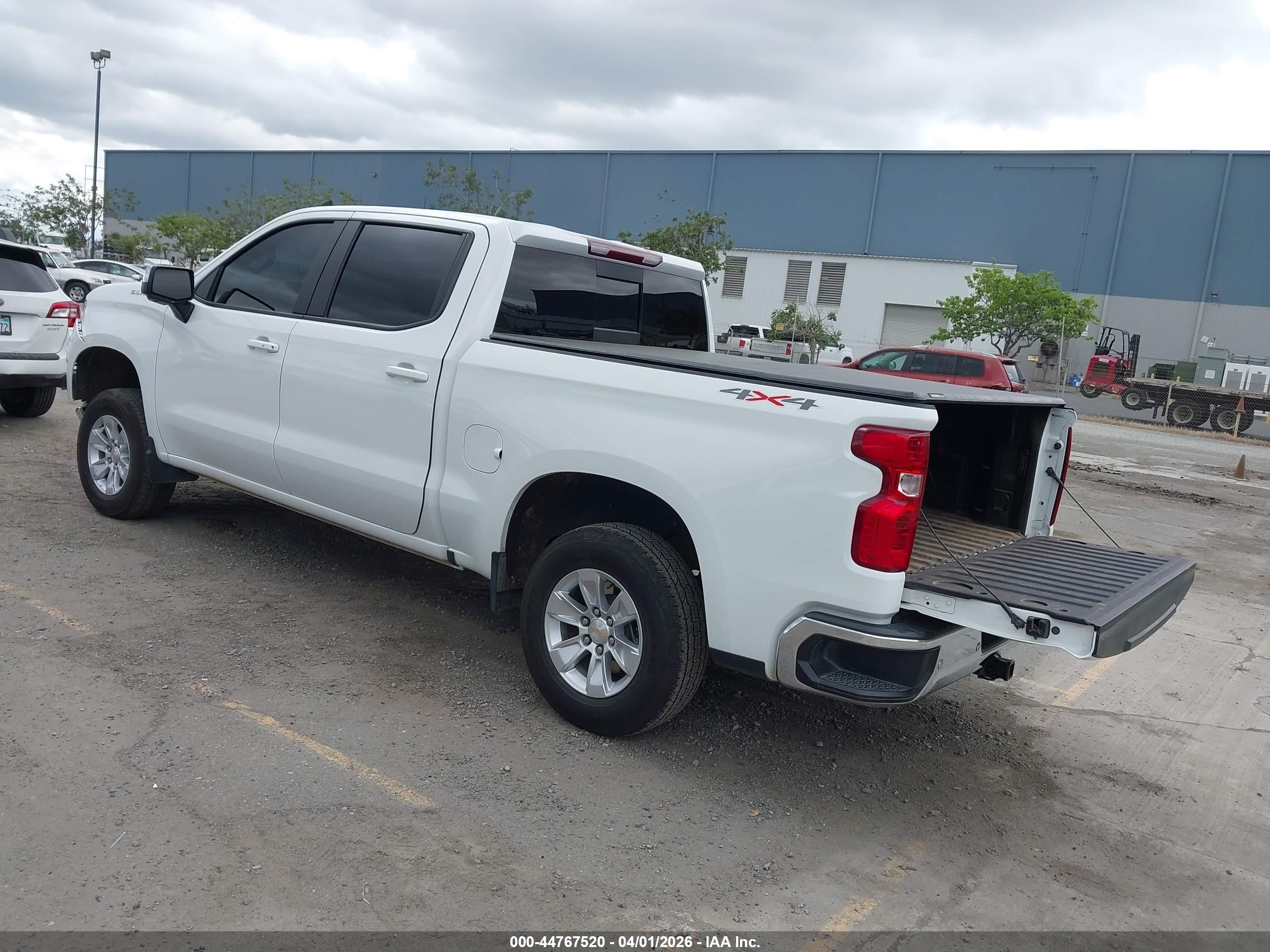 CHEVROLET SILVERADO image 3