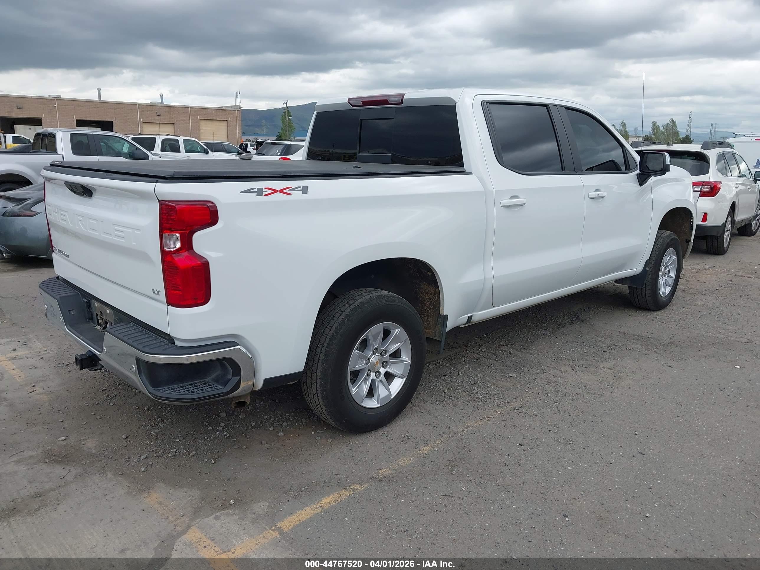CHEVROLET SILVERADO image 4