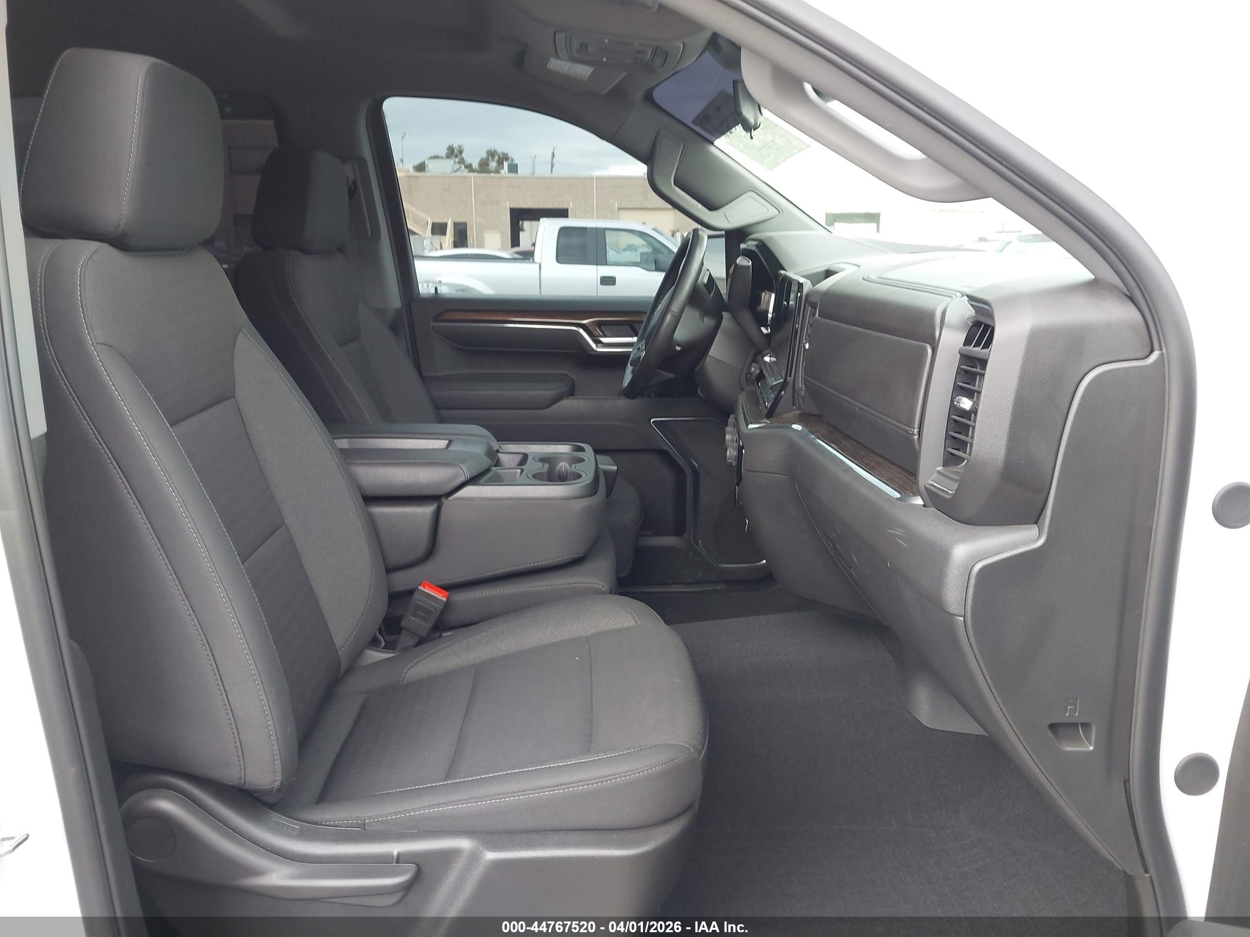 CHEVROLET SILVERADO image 5