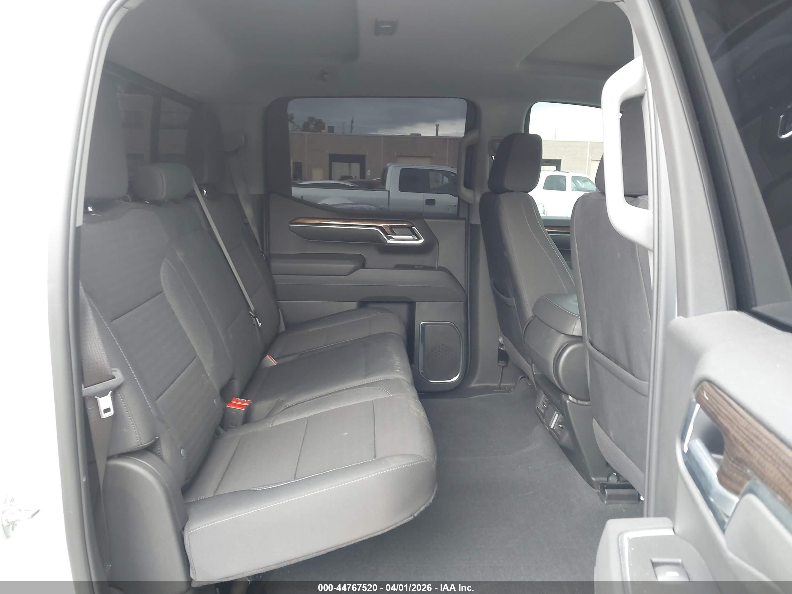 CHEVROLET SILVERADO image 8