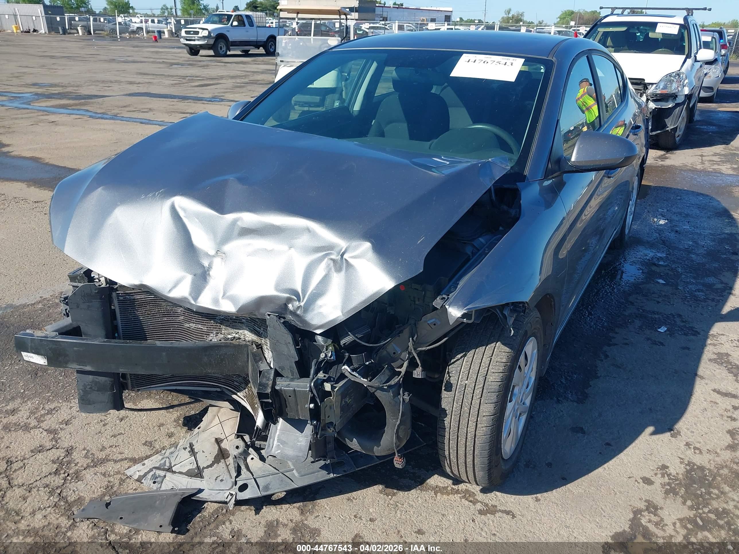 HYUNDAI ELANTRA image 2