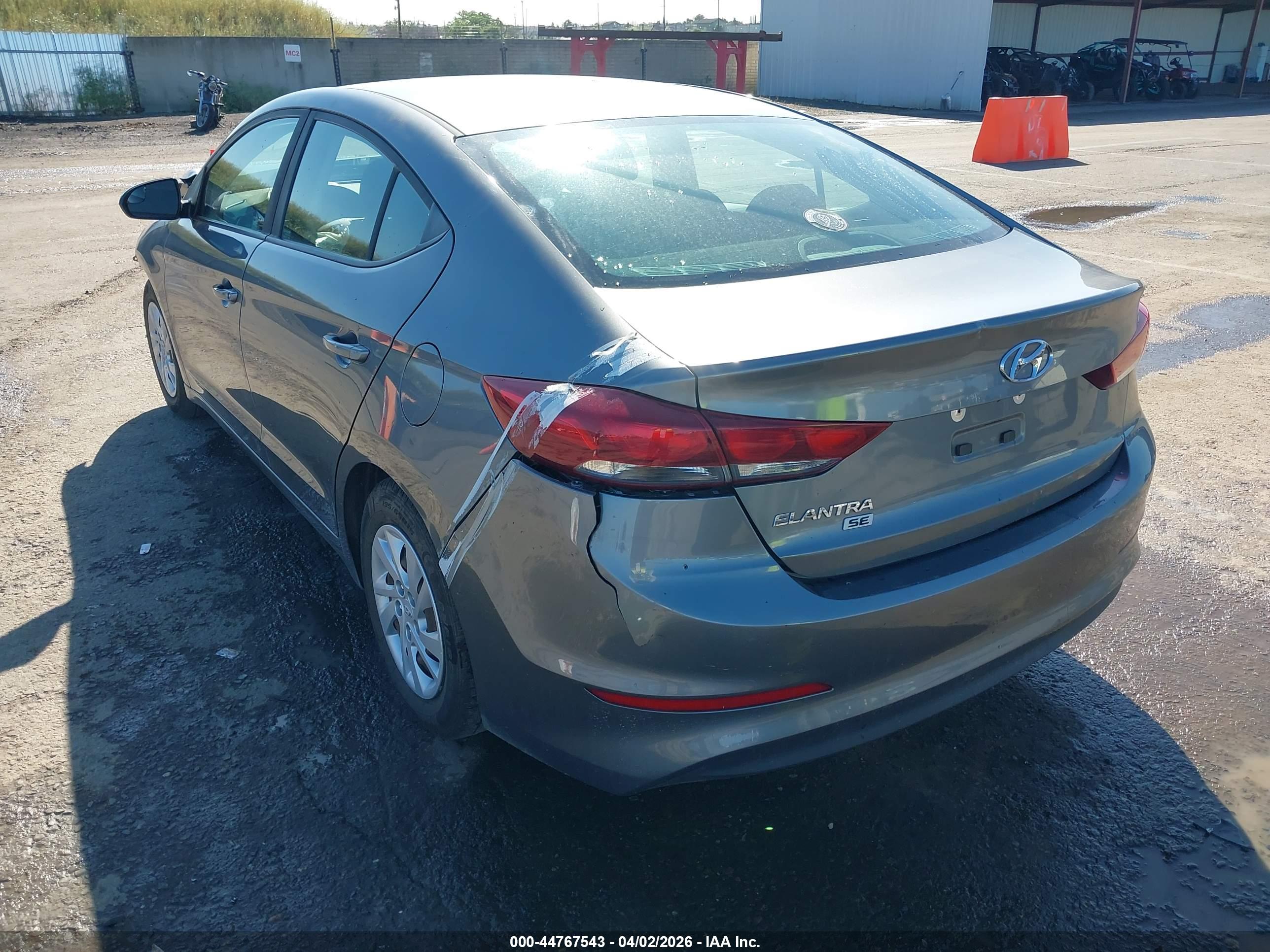 HYUNDAI ELANTRA image 3