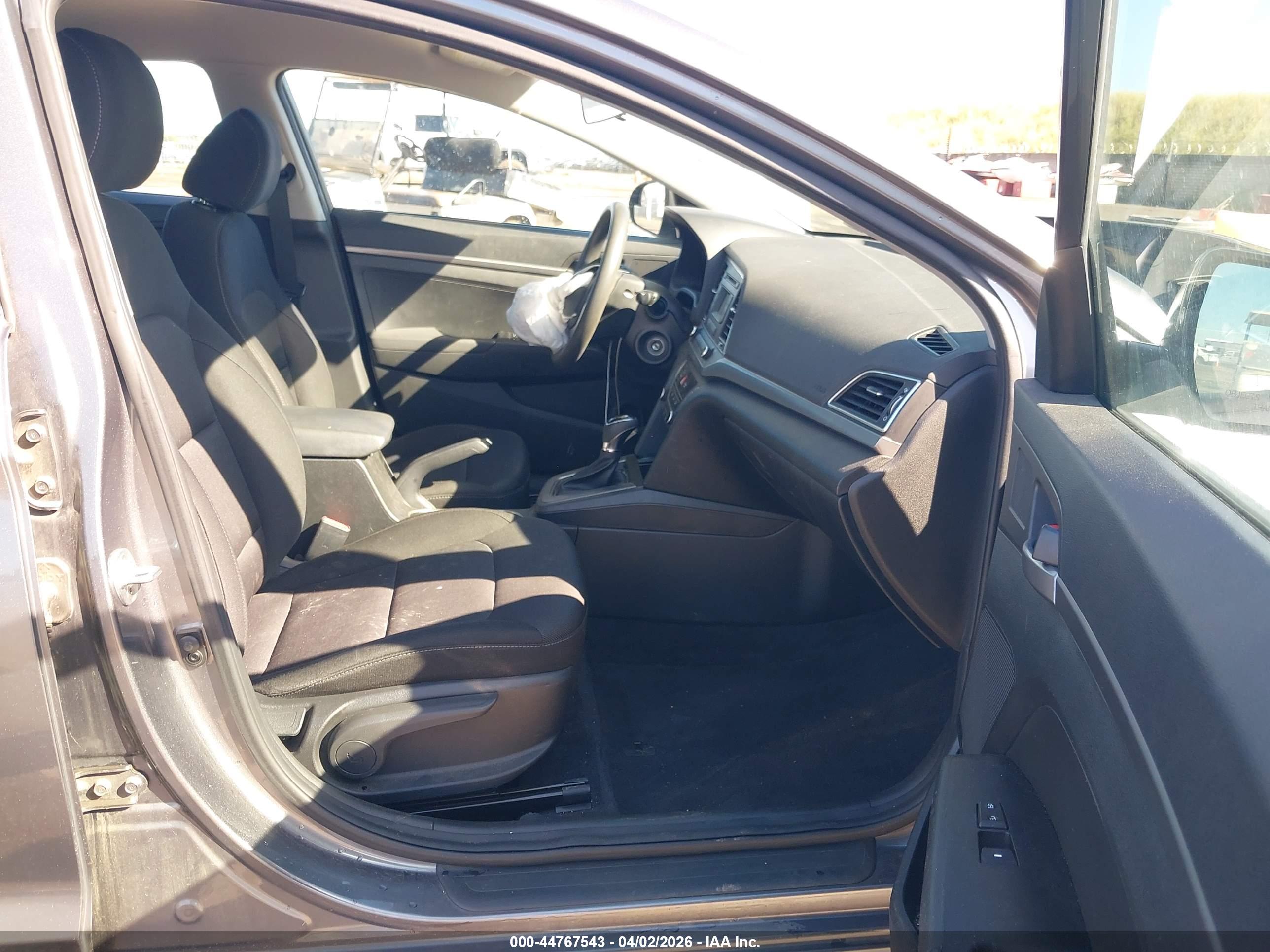 HYUNDAI ELANTRA image 5