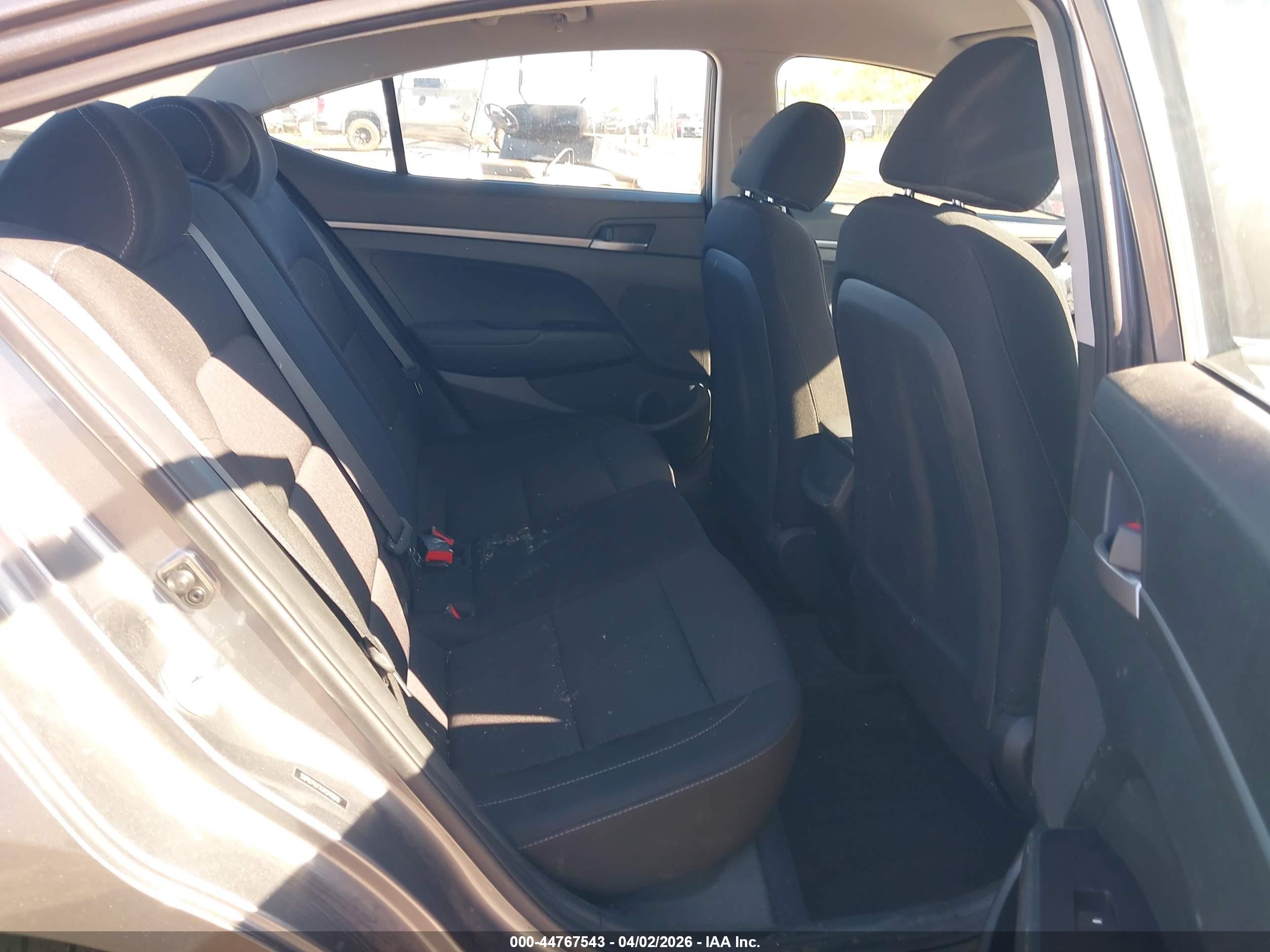 HYUNDAI ELANTRA image 8