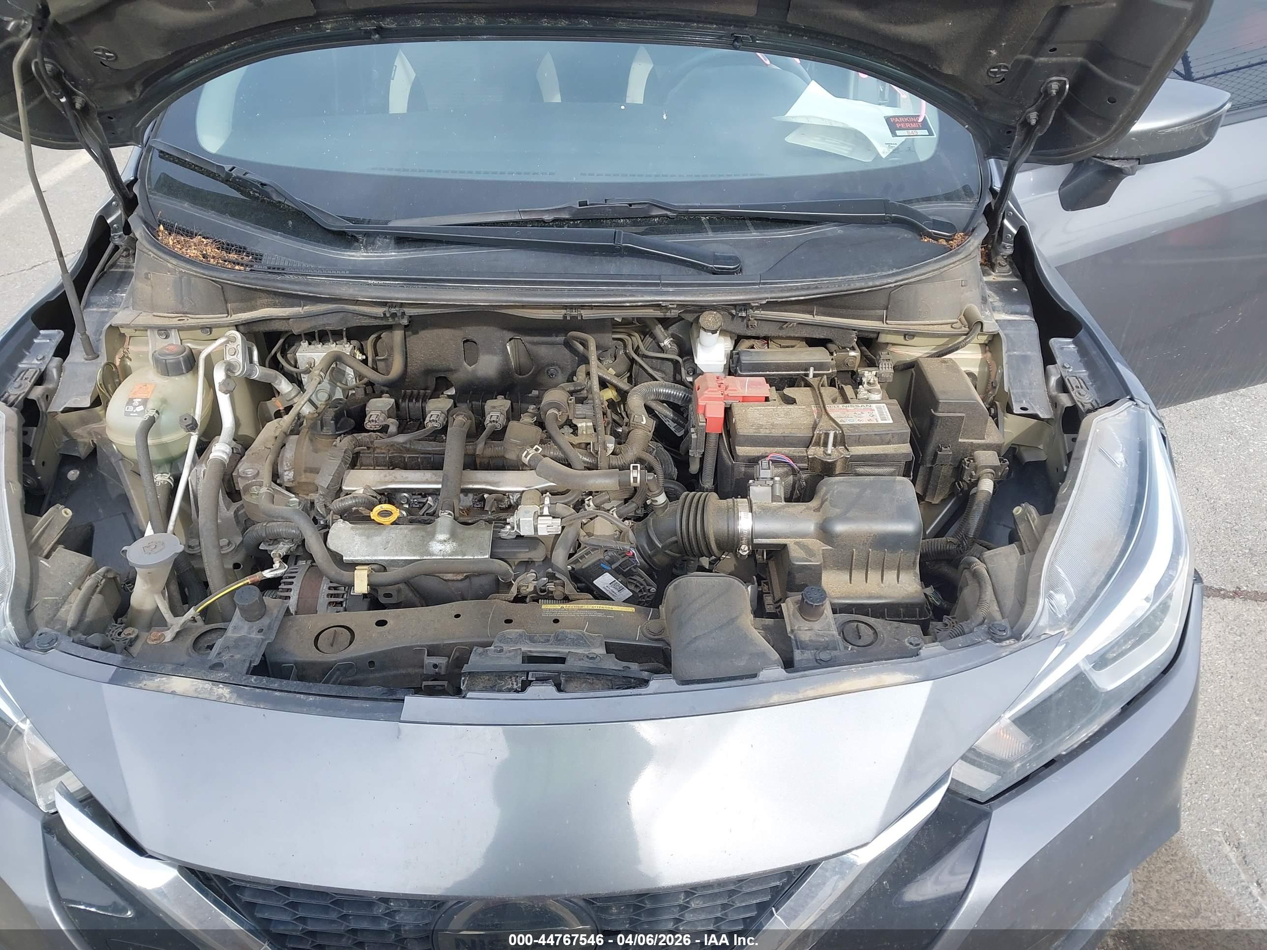 NISSAN VERSA image 10