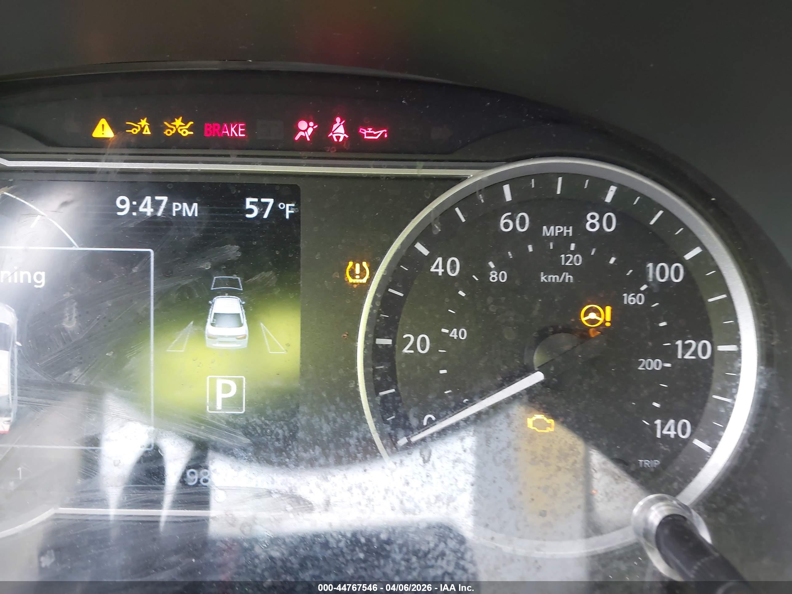 NISSAN VERSA image 7