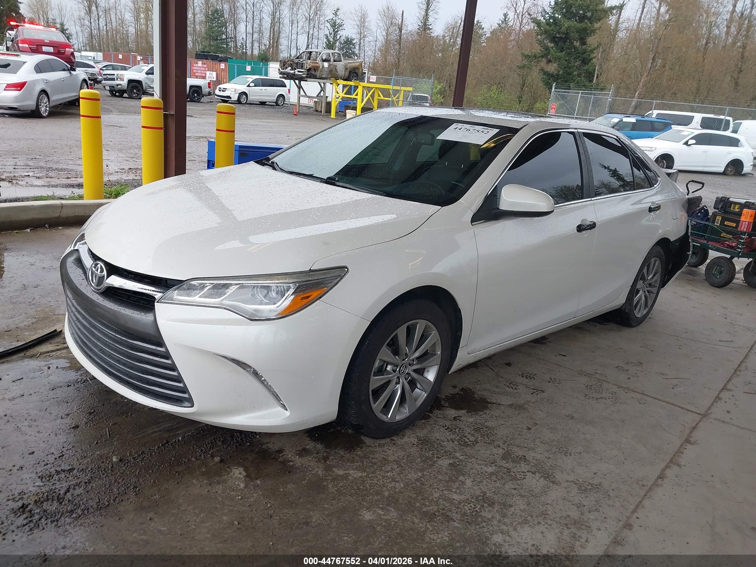 TOYOTA CAMRY image 2