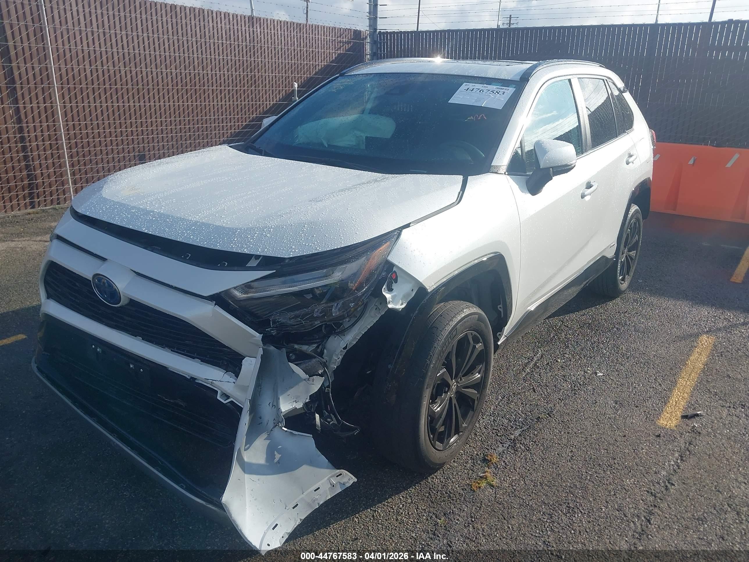 TOYOTA RAV4 image 2