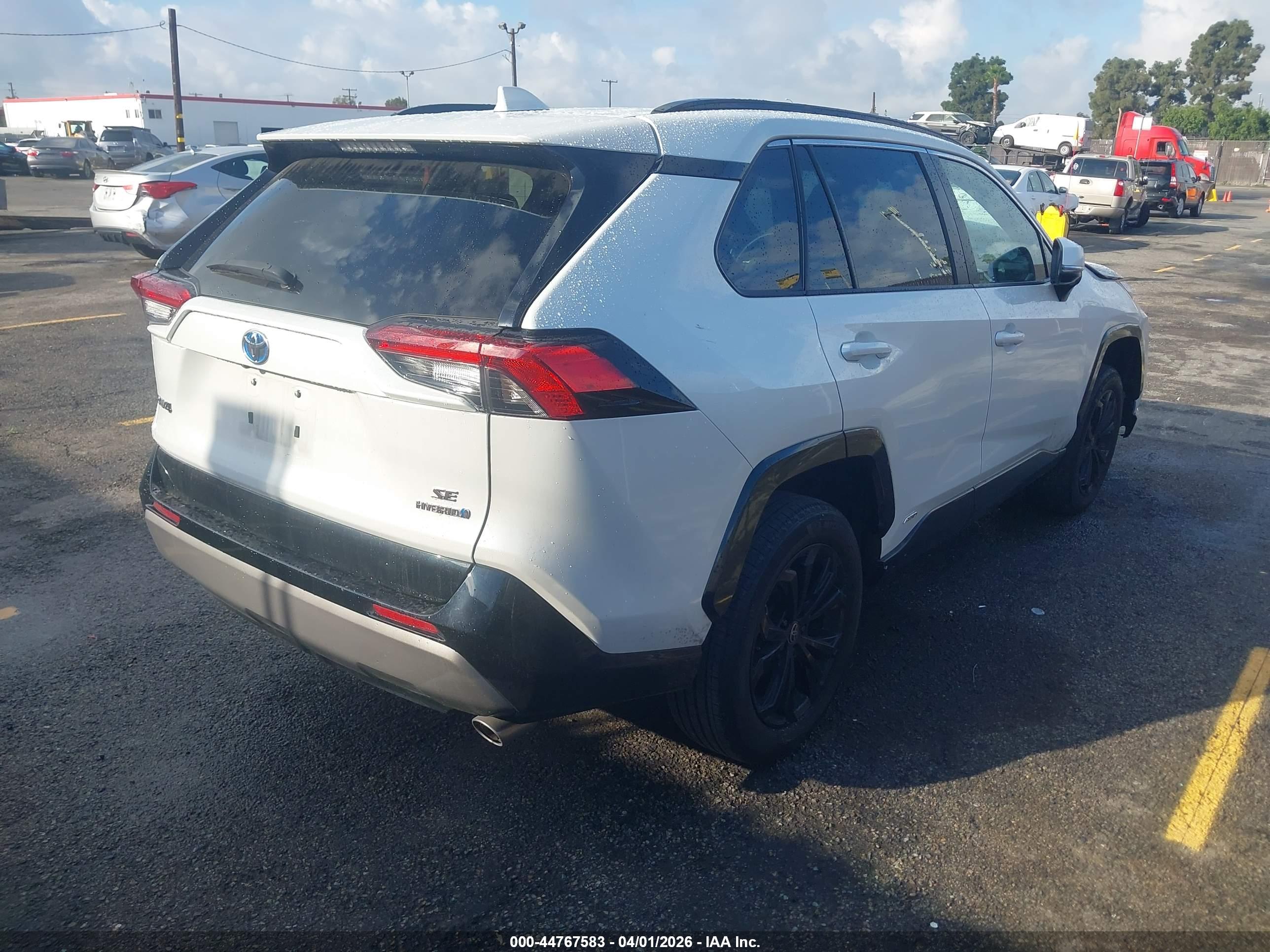 TOYOTA RAV4 image 4