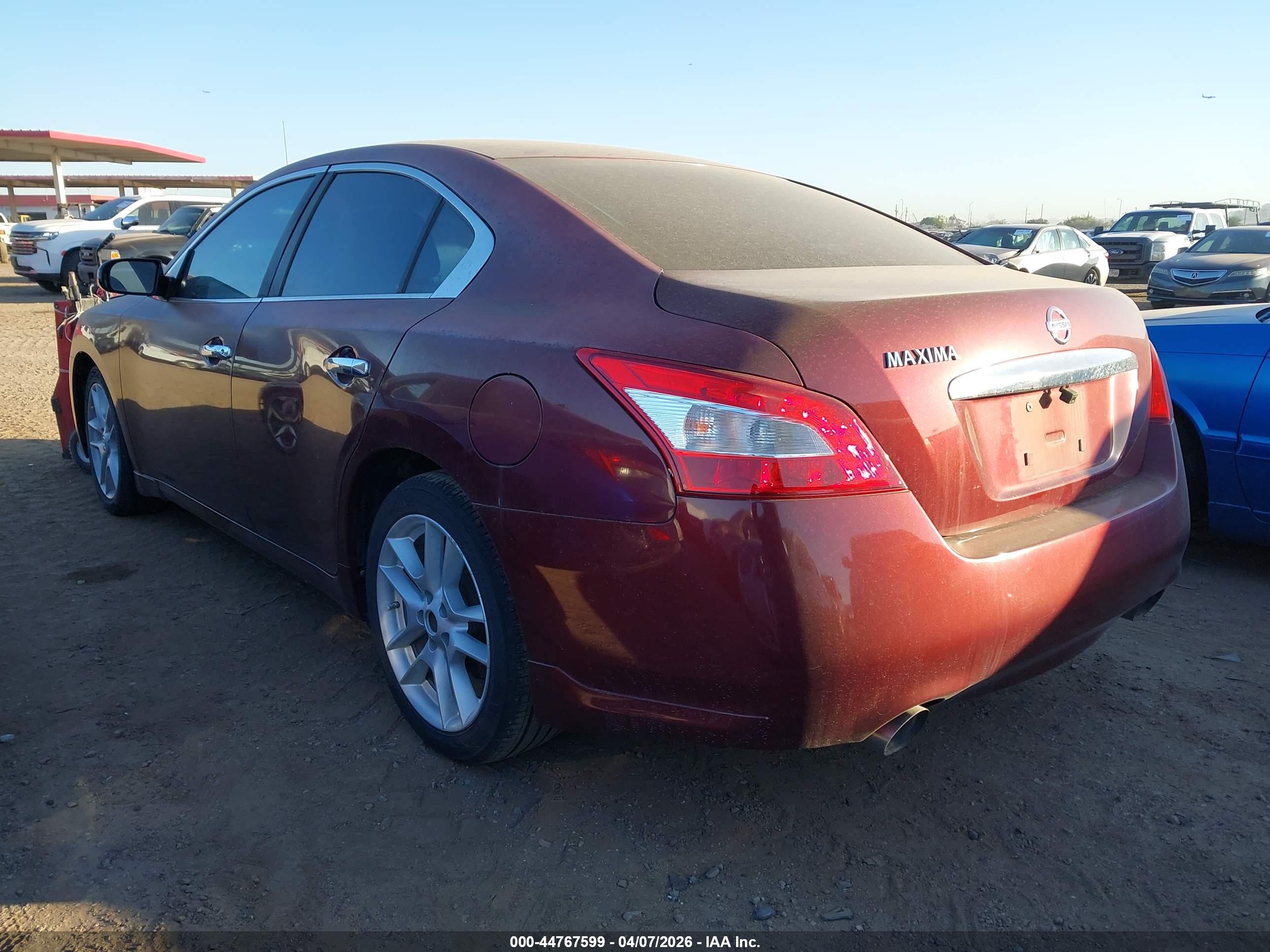 NISSAN MAXIMA image 3