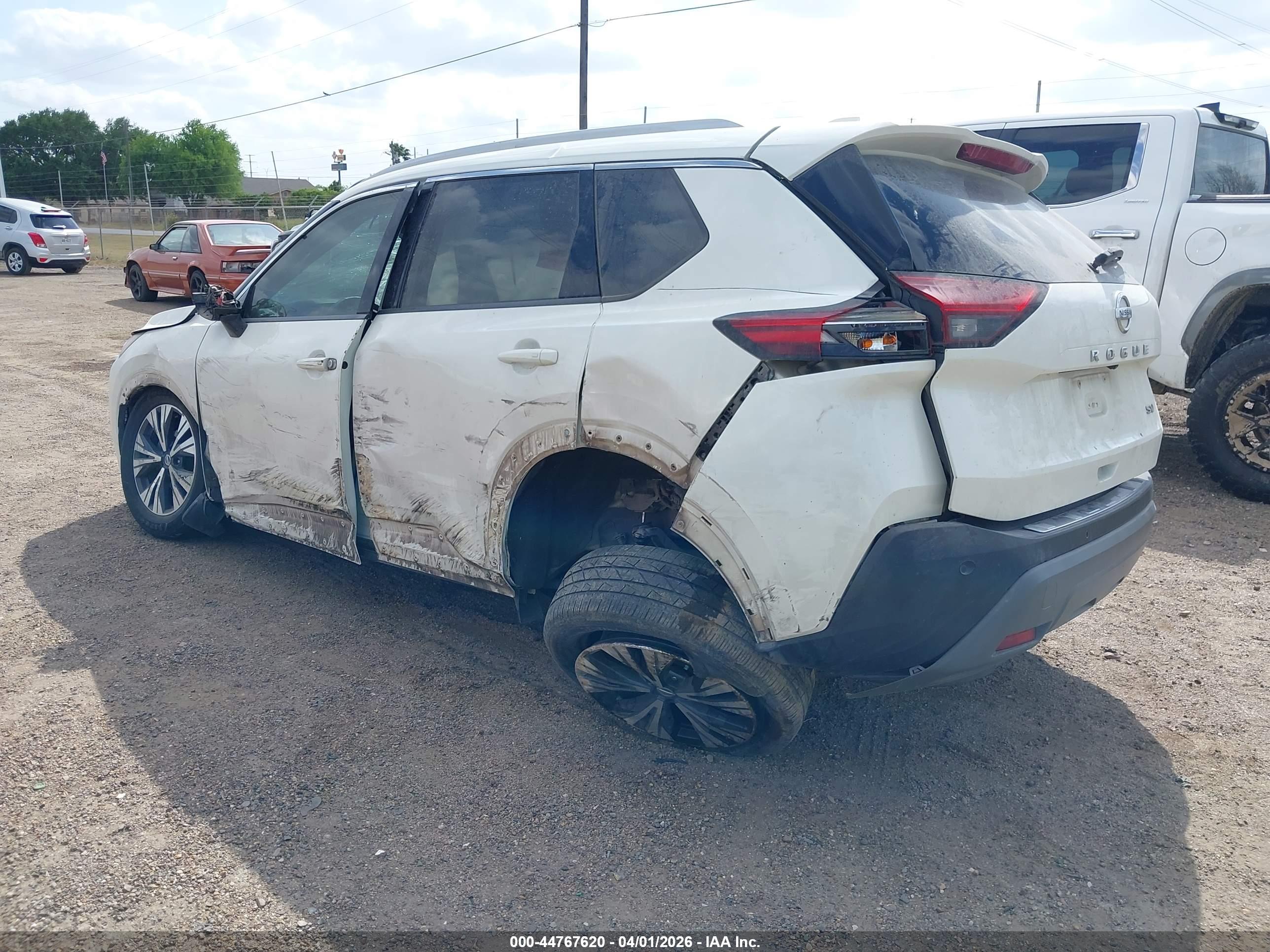 NISSAN ROGUE image 3