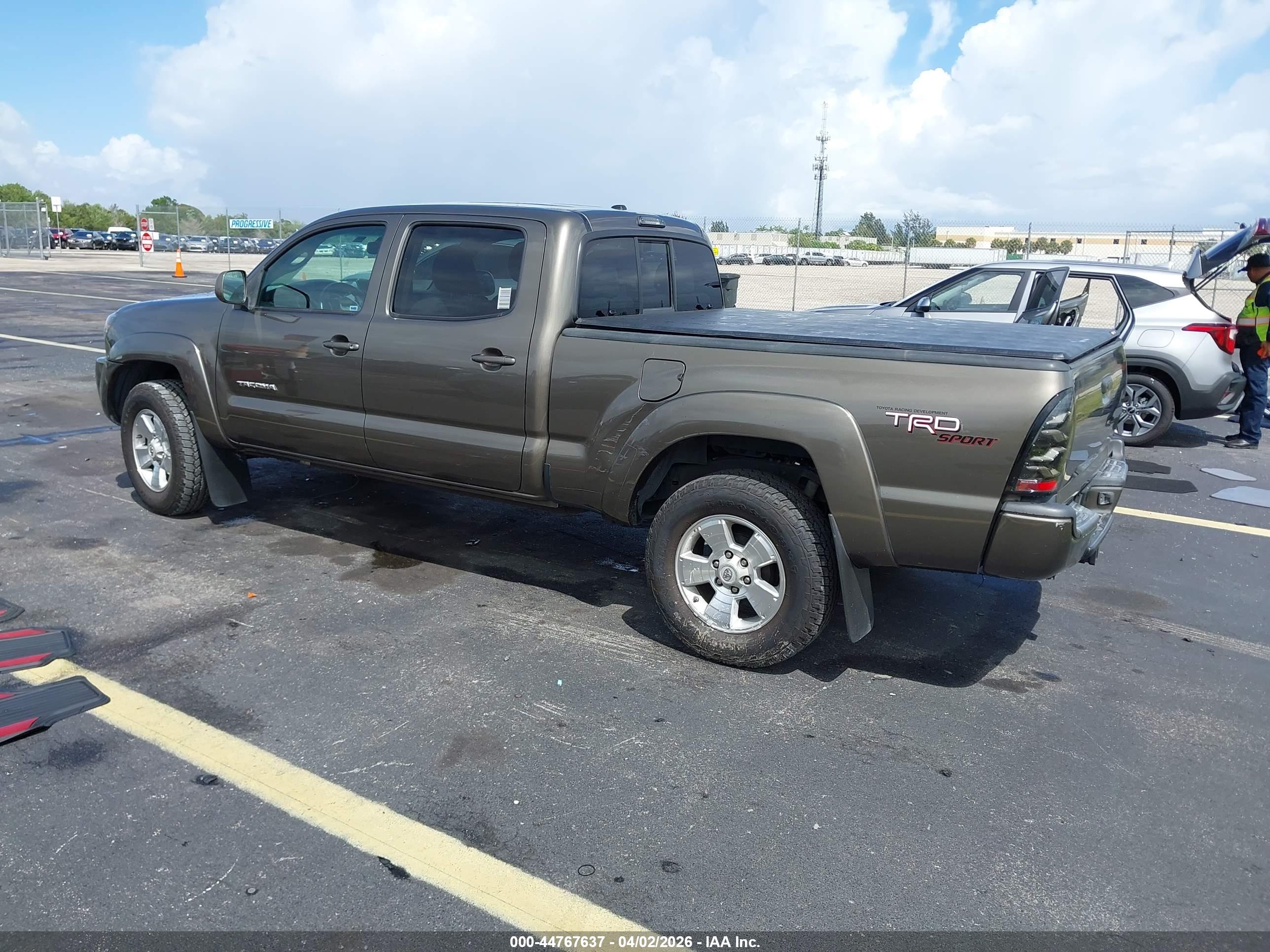 TOYOTA TACOMA image 3